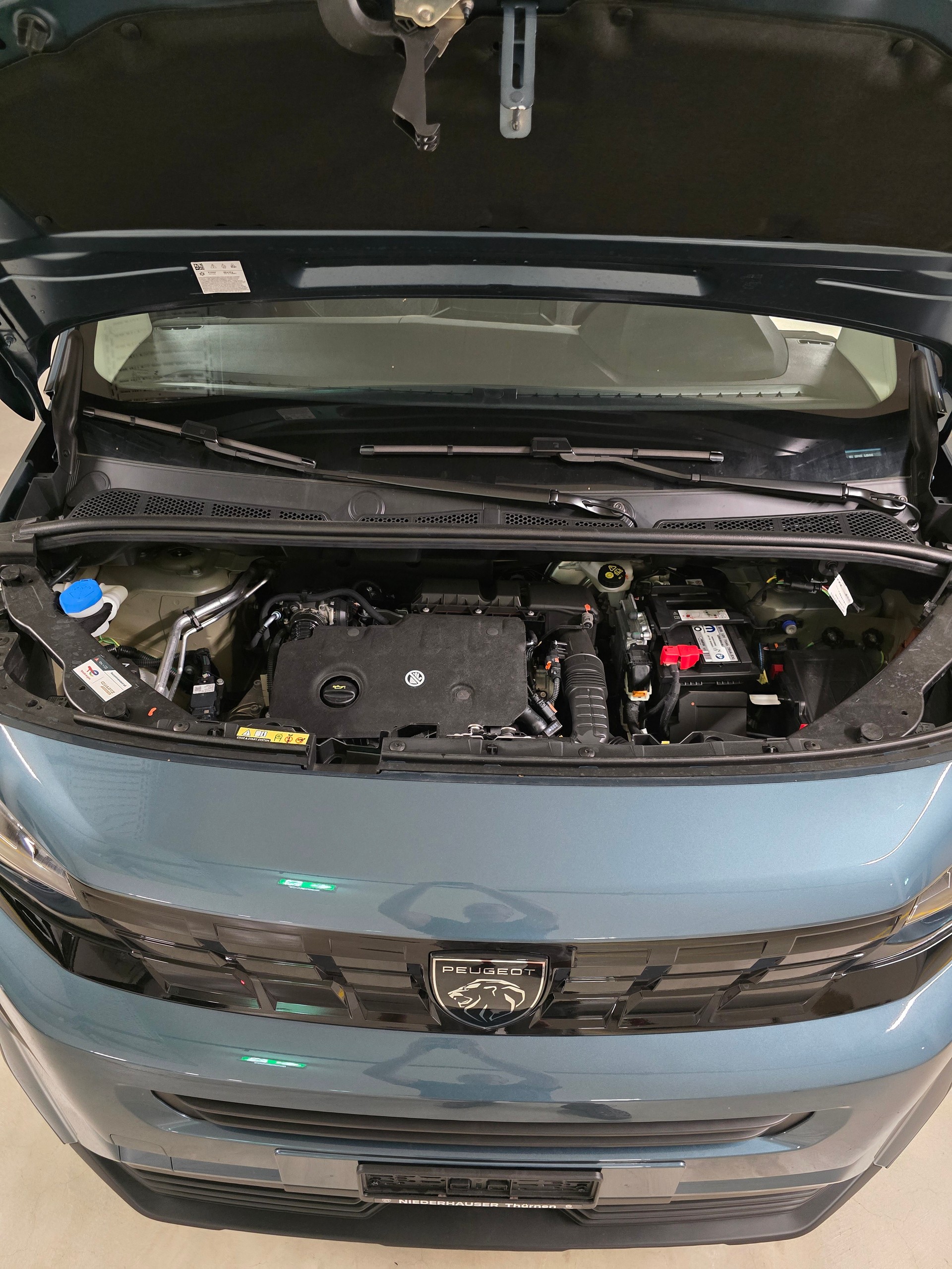 PEUGEOT 1.5 BlueHDi 130 Allure Limited Edition-image-5
