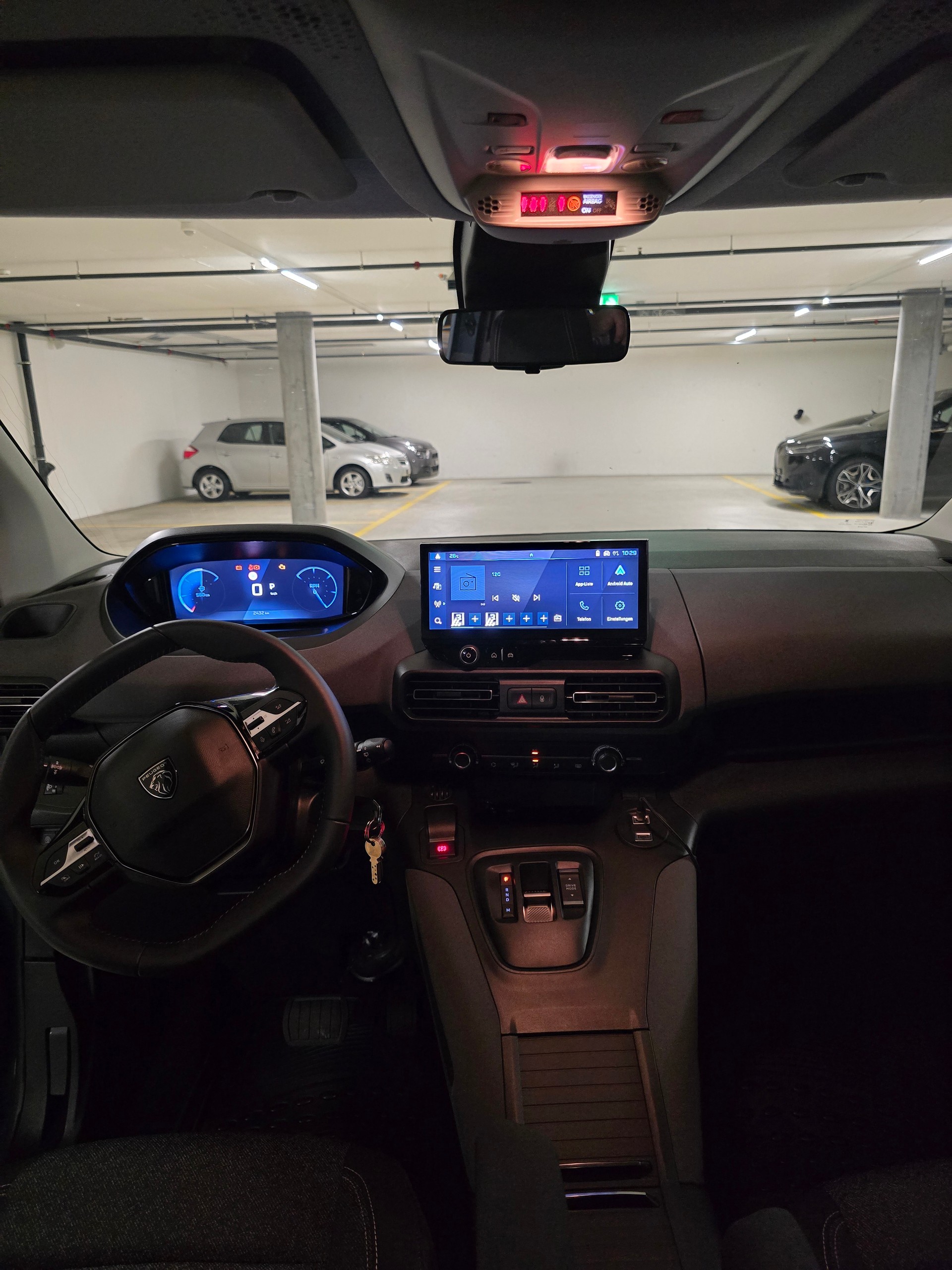 PEUGEOT 1.5 BlueHDi 130 Allure Limited Edition-image-4