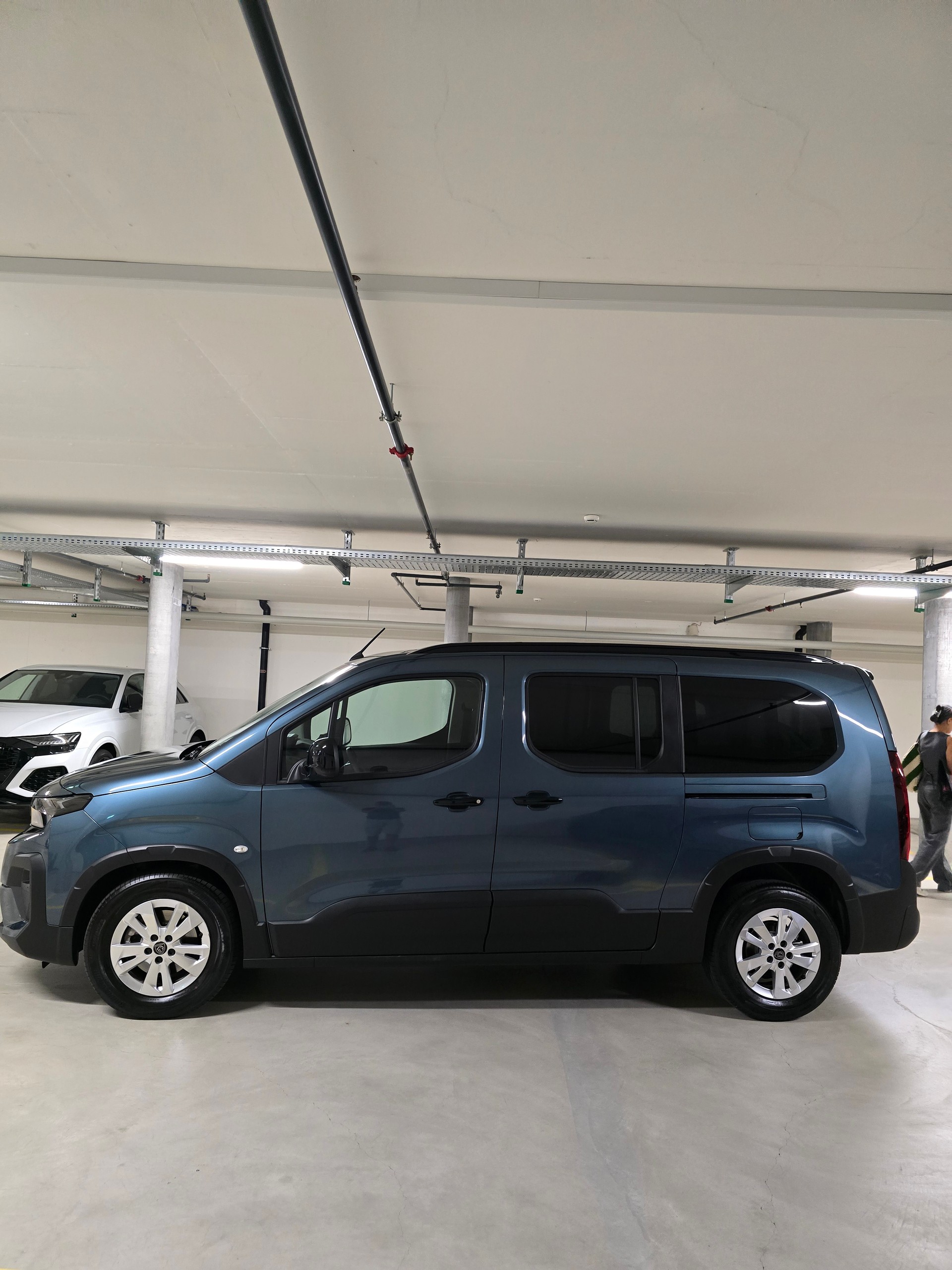 PEUGEOT 1.5 BlueHDi 130 Allure Limited Edition-image-3