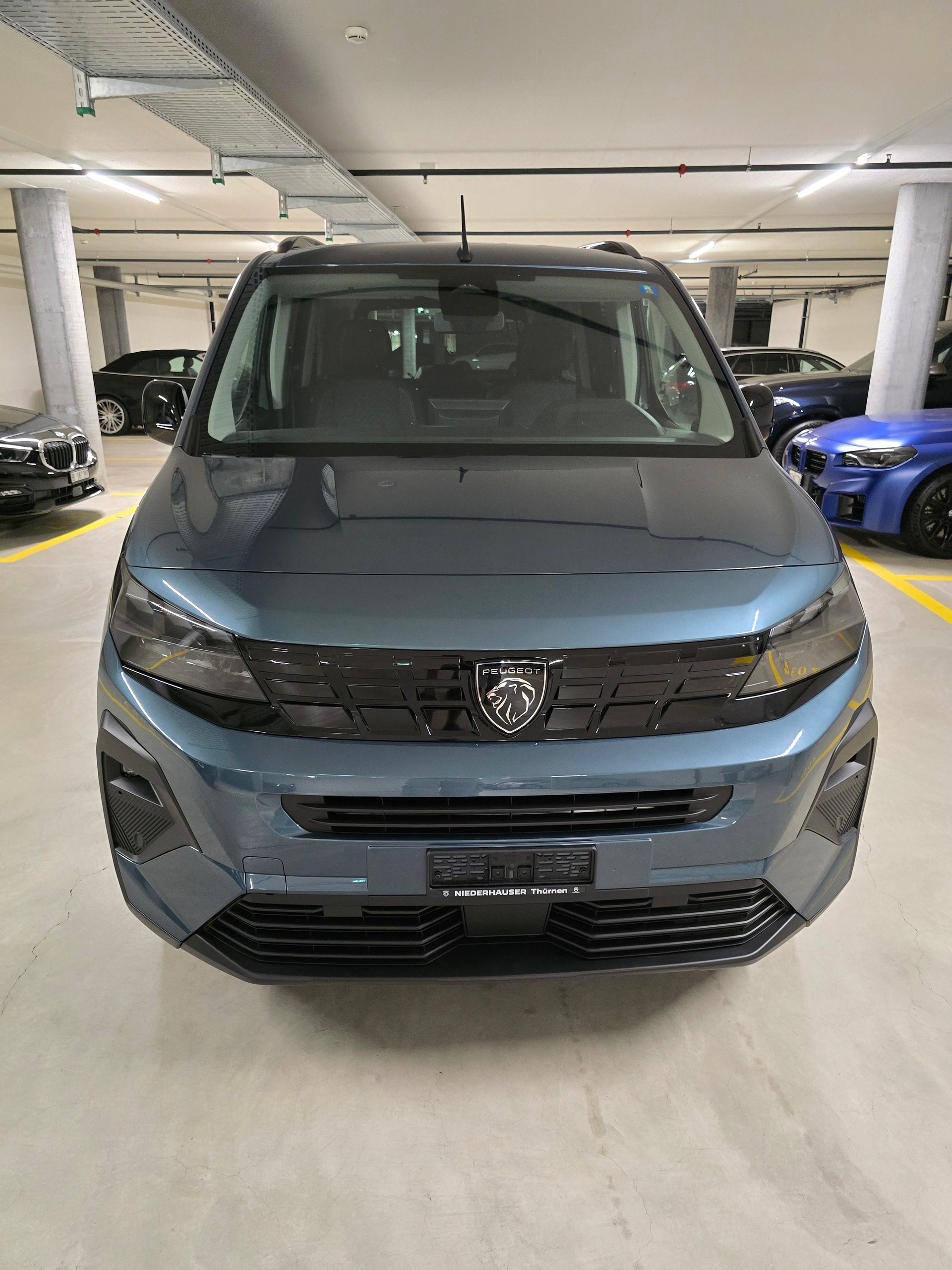 PEUGEOT 1.5 BlueHDi 130 Allure Limited Edition-image-0