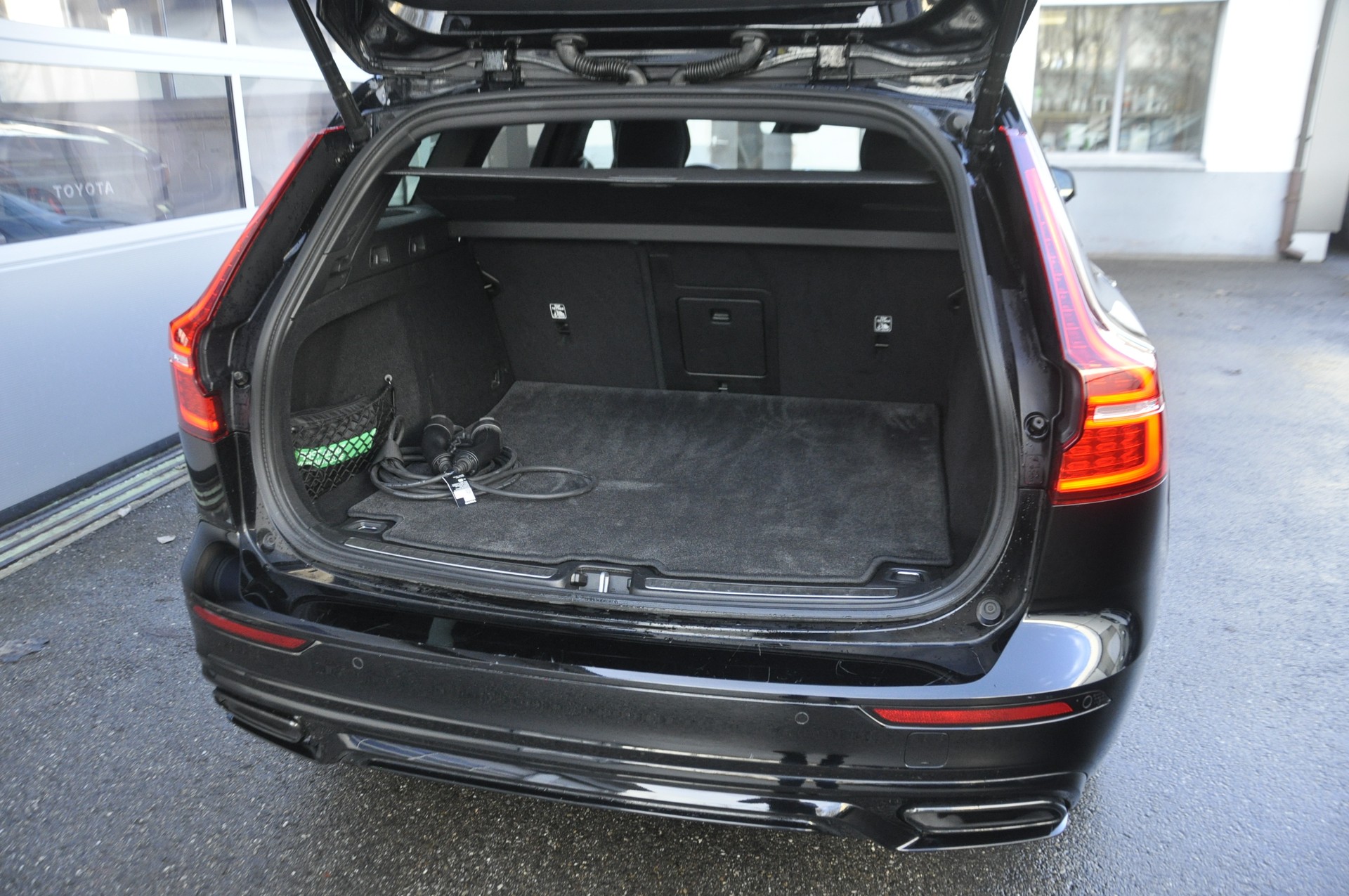 VOLVO V60 T8 eAWD Twin Engine Polestar Geartronic I Anhängerkupplung-image-12