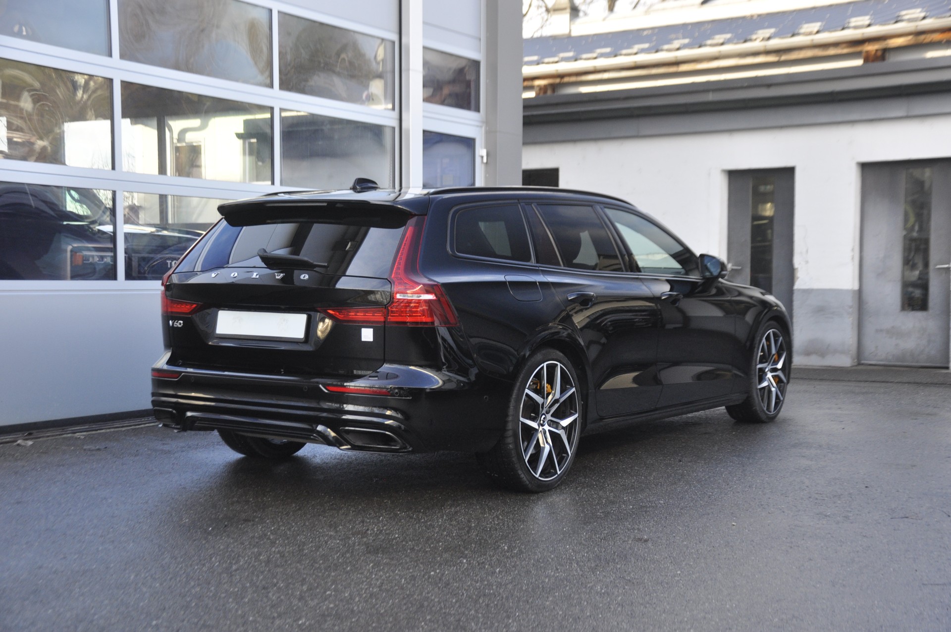 VOLVO V60 T8 eAWD Twin Engine Polestar Geartronic I Anhängerkupplung-image-2