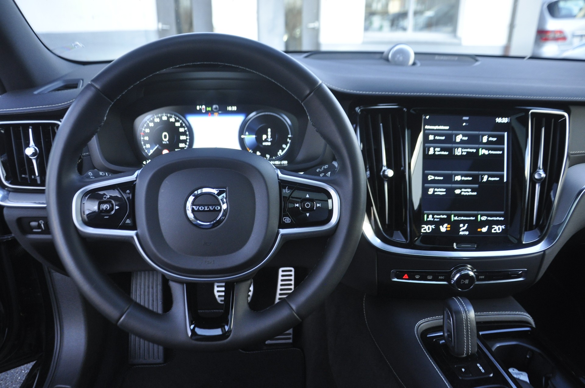 VOLVO V60 T8 eAWD Twin Engine Polestar Geartronic I Anhängerkupplung-image-7