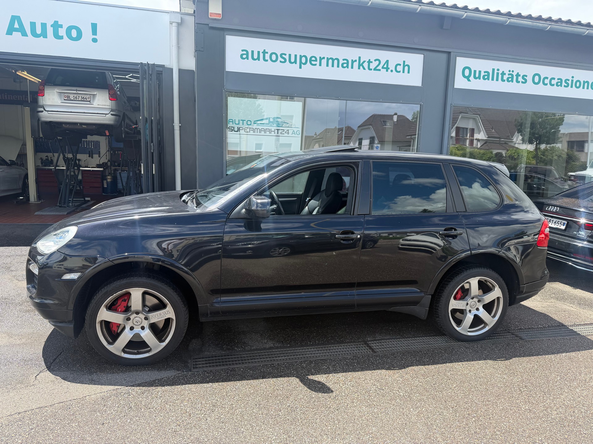 PORSCHE Cayenne Turbo-image-1