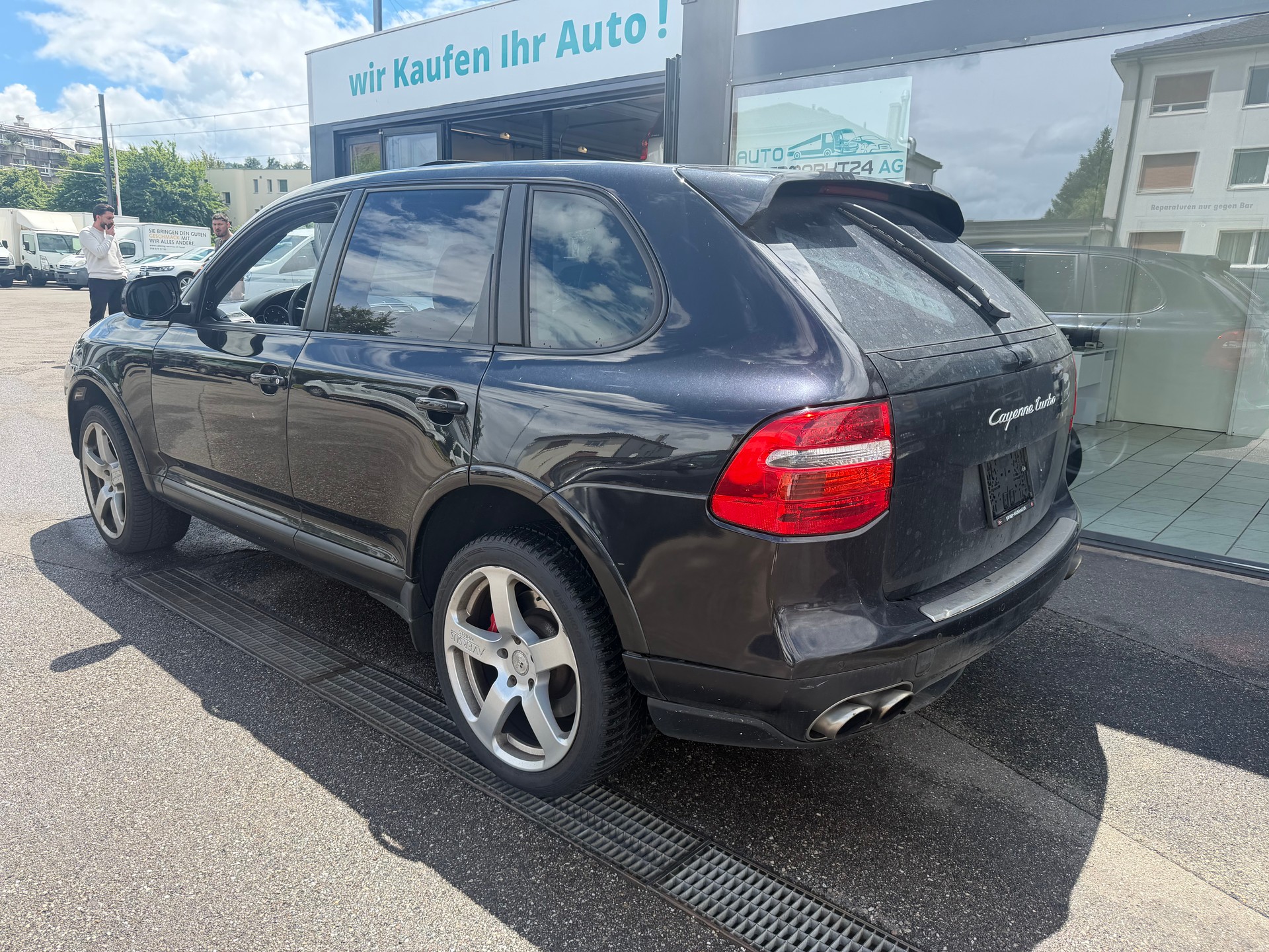 PORSCHE Cayenne Turbo-image-2