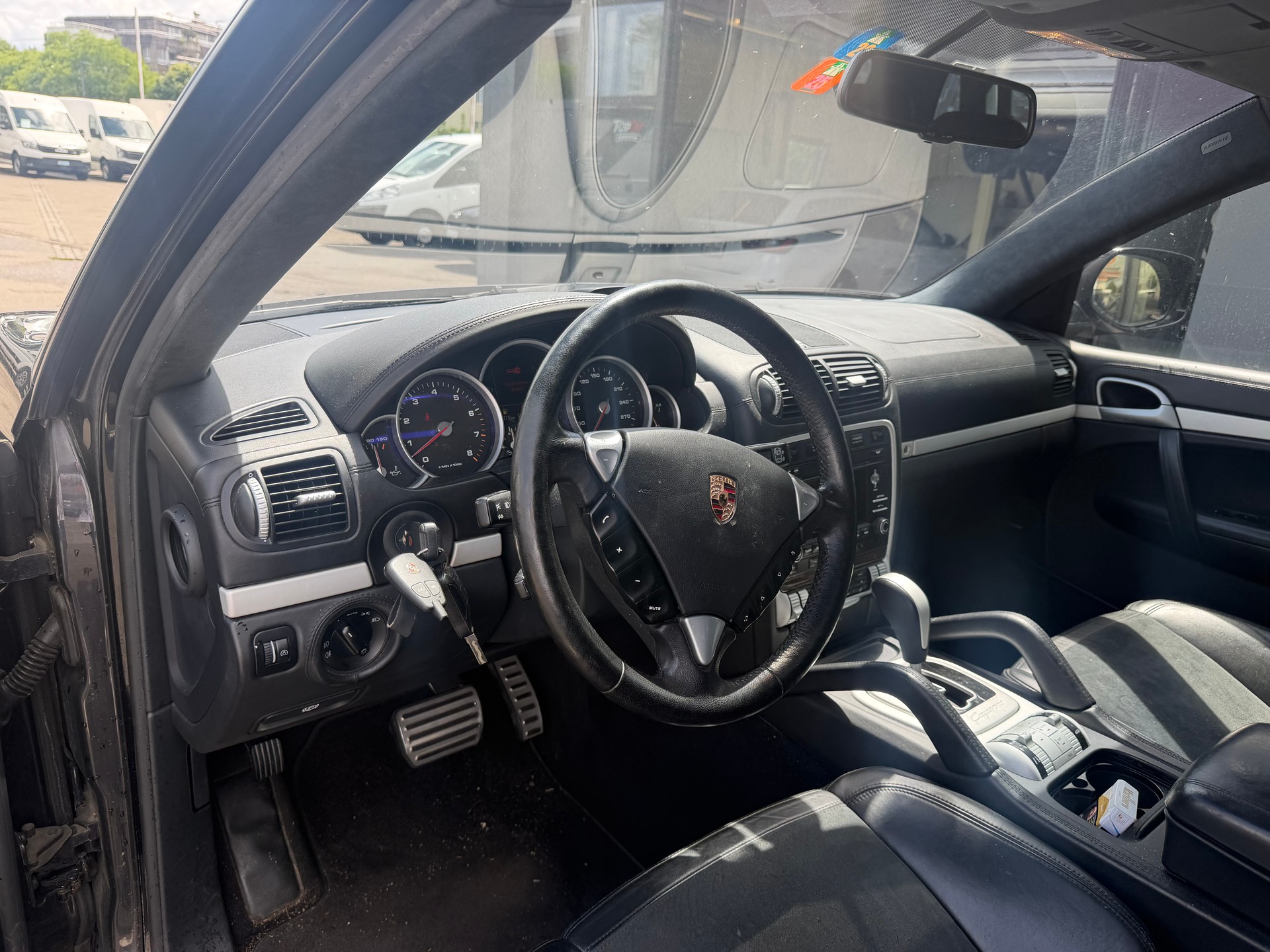 PORSCHE Cayenne Turbo-image-11