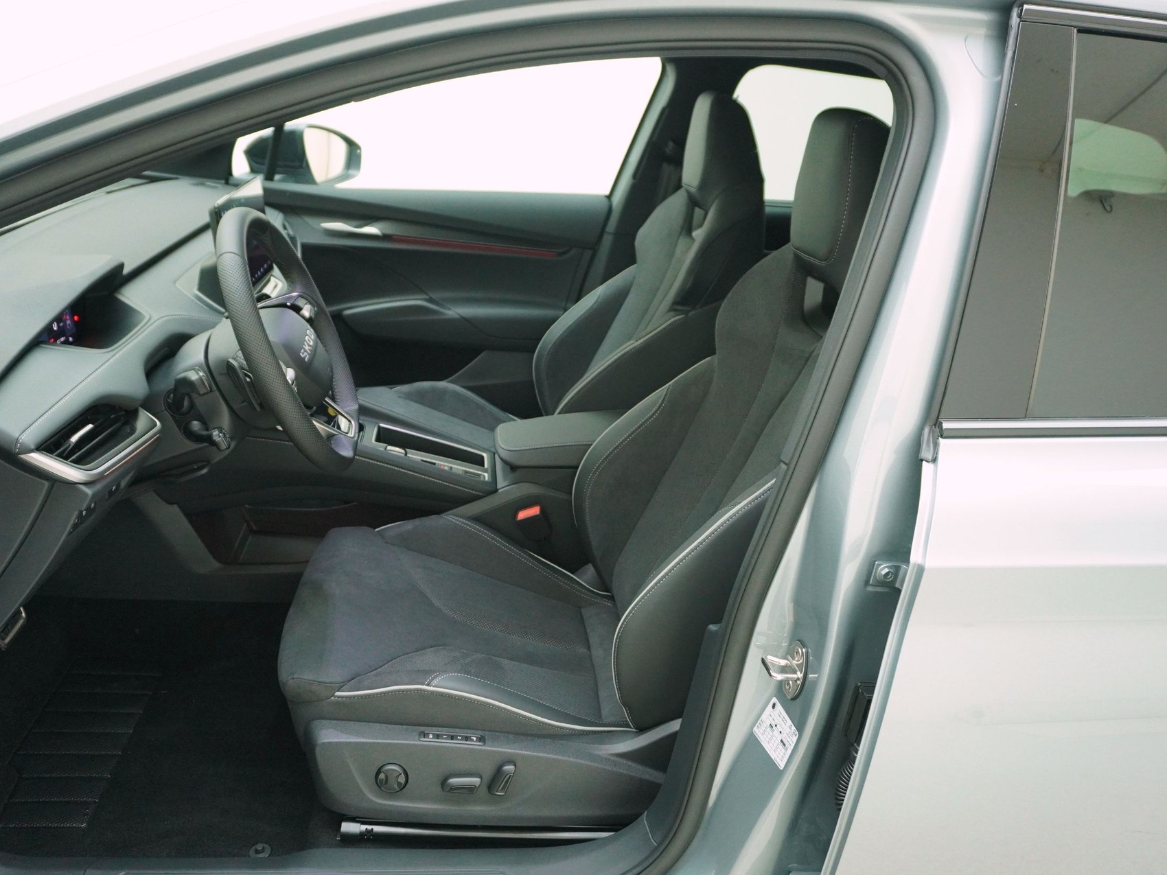 SKODA Enyaq iV 85x SportLine MAXX-image-12