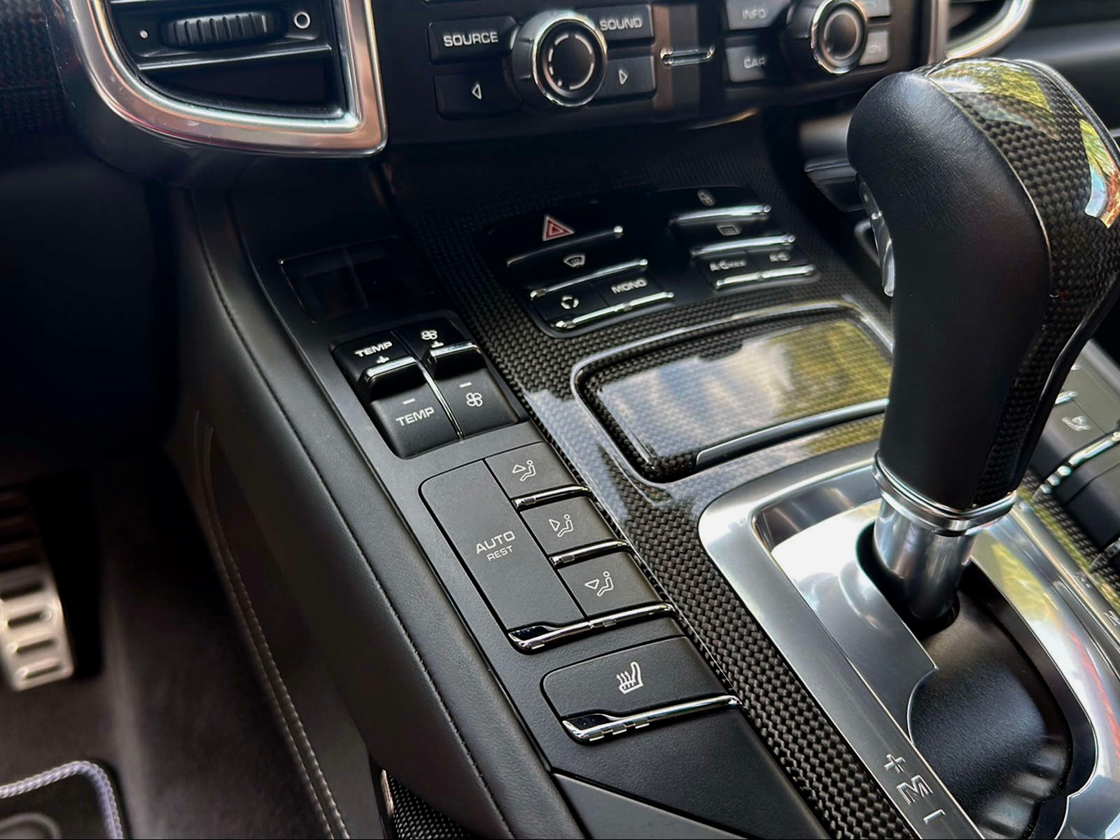 PORSCHE Cayenne Turbo S *FAB Design*-image-13
