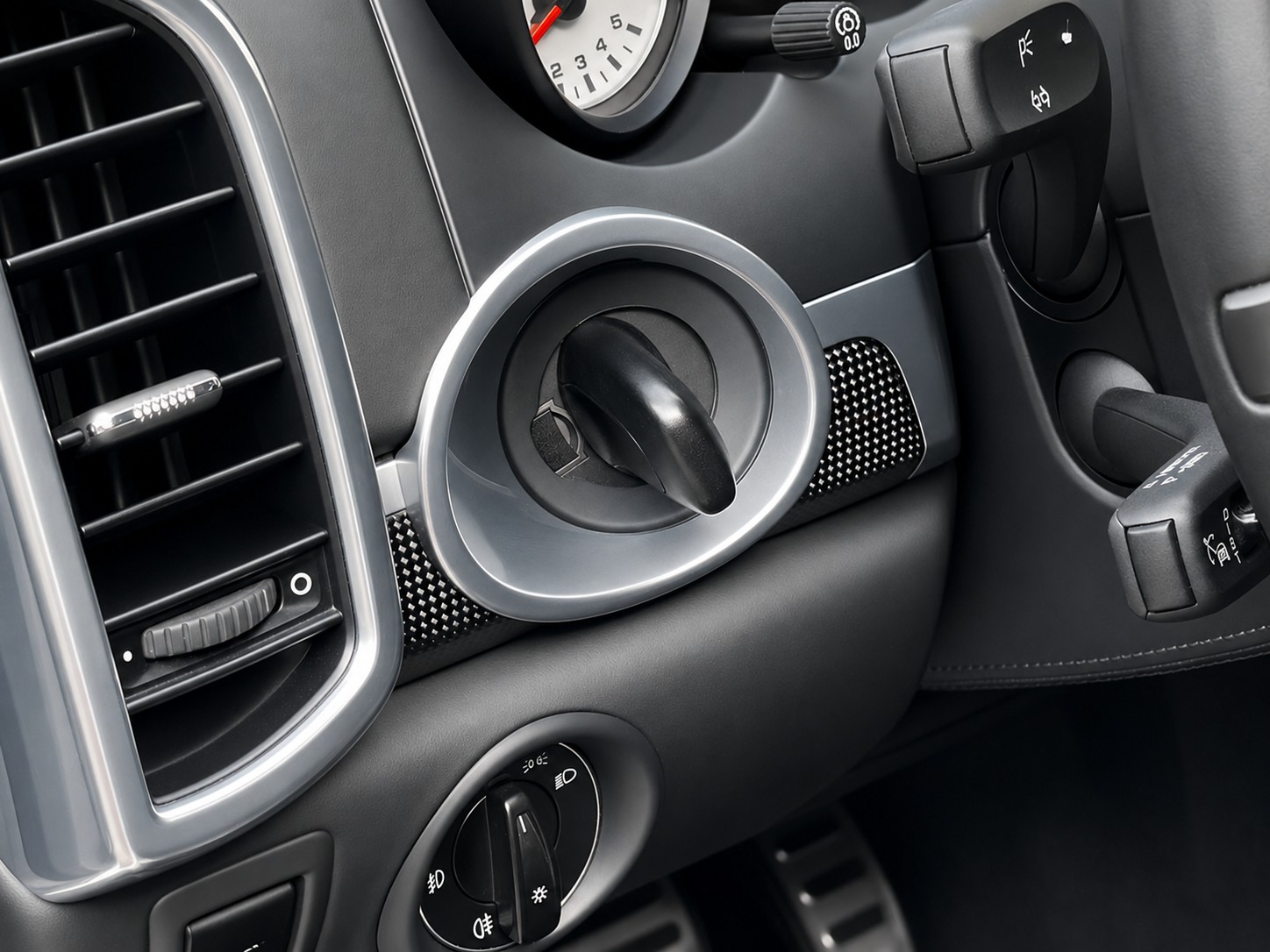 PORSCHE Cayenne Turbo S *FAB Design*-image-16