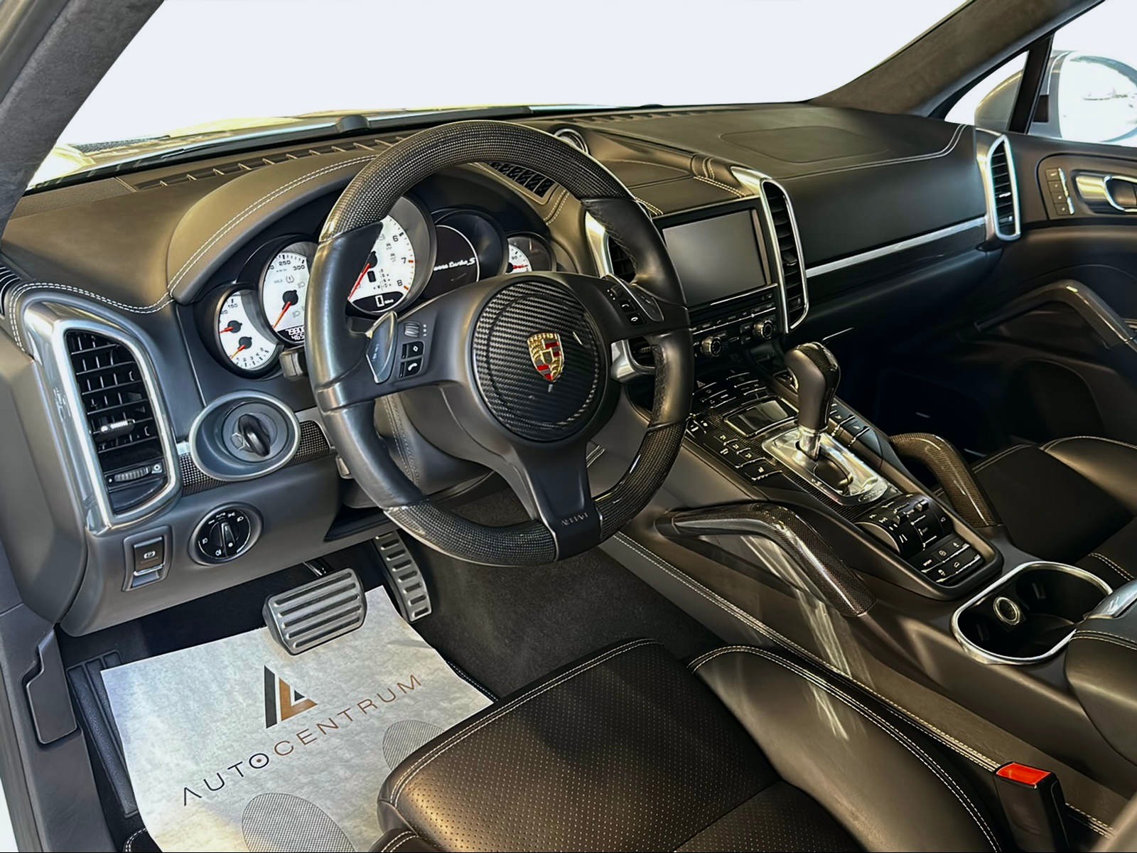 PORSCHE Cayenne Turbo S *FAB Design*-showroom-element-1