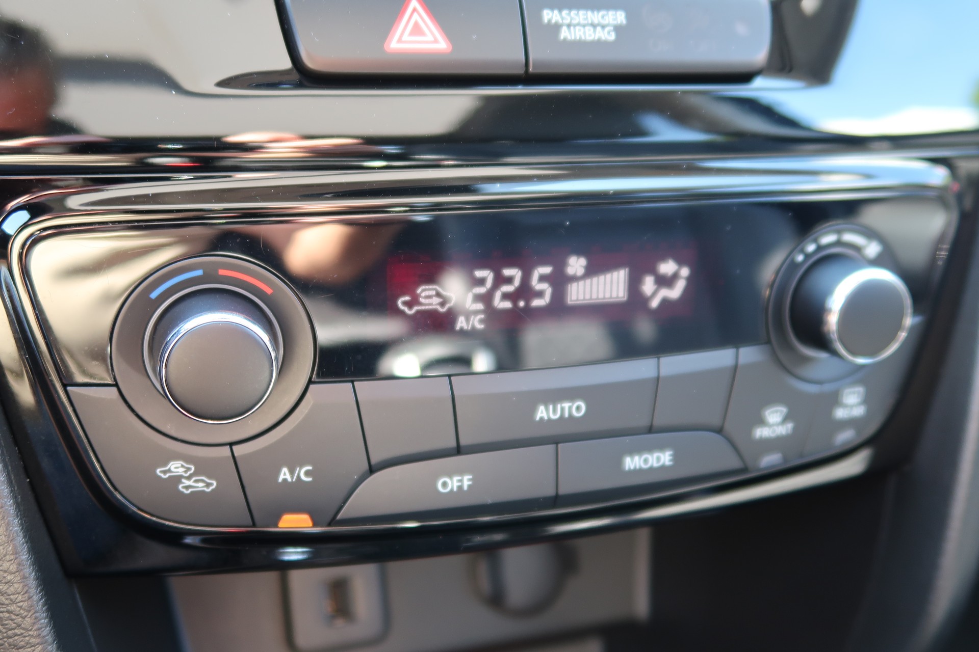 SUZUKI Vitara 1.4 Boosterjet Compact Top Hybrid Automatic-image-14