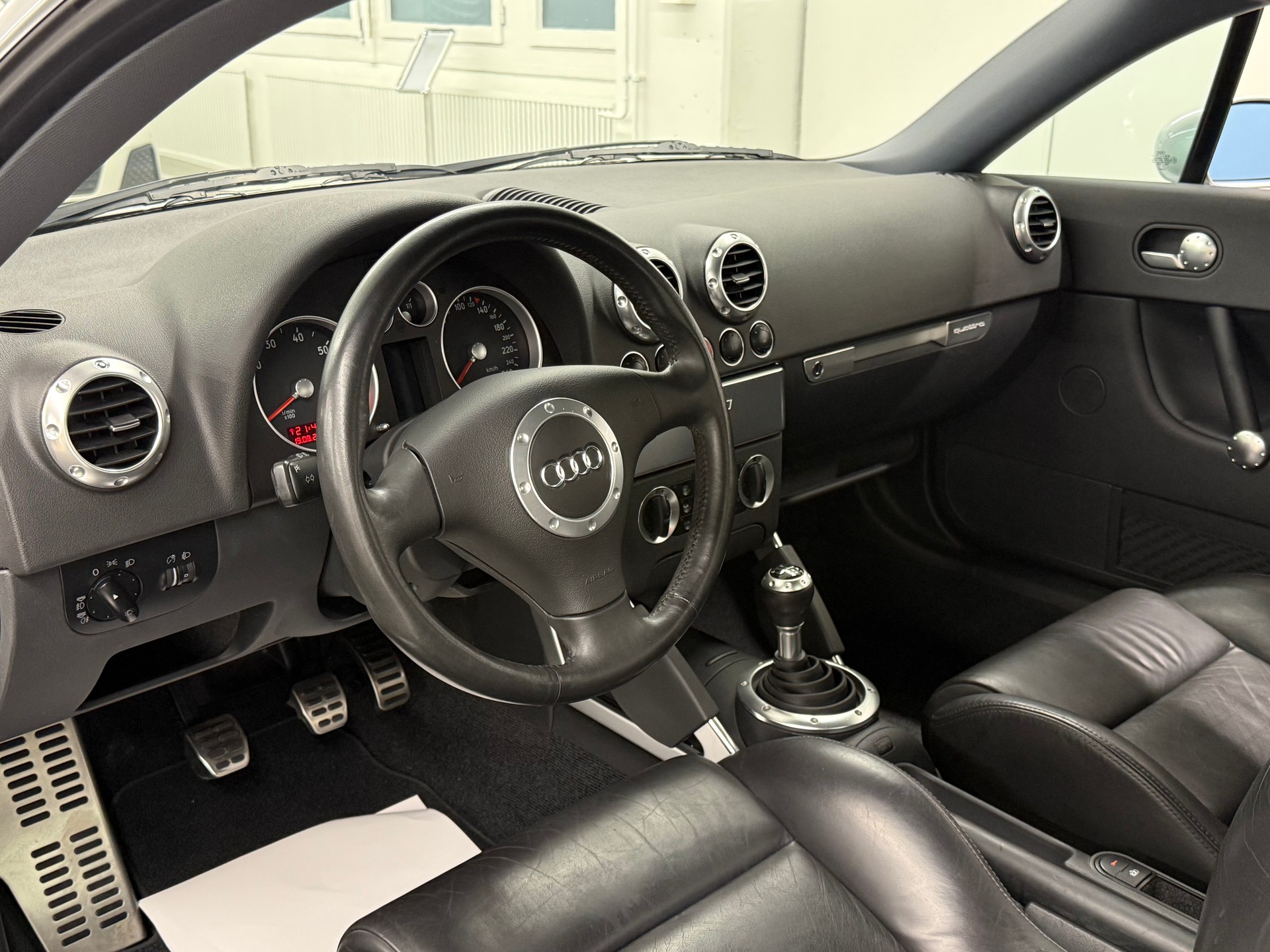 AUDI TT Coupé 1.8 T quattro-image-16