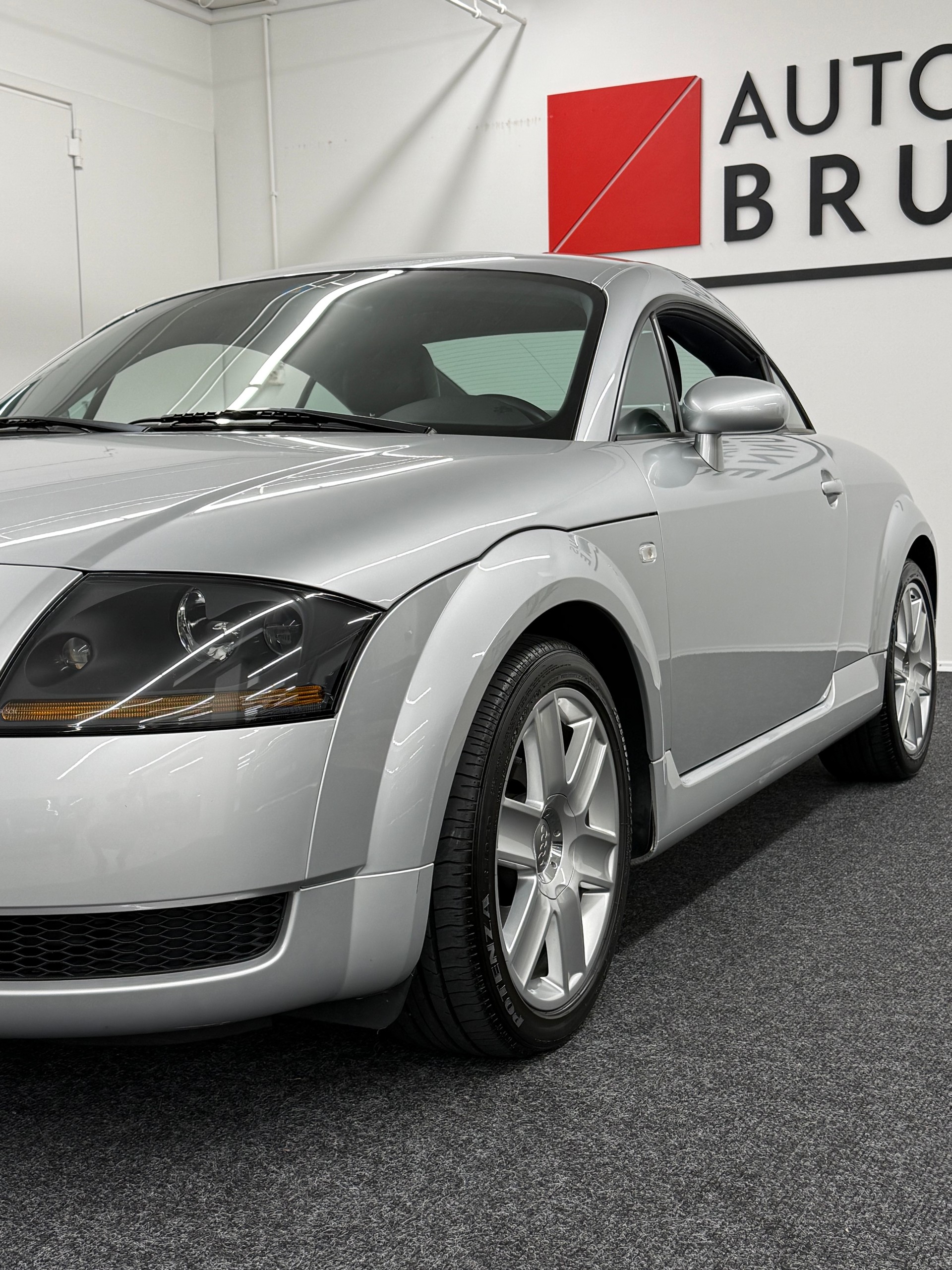 AUDI TT Coupé 1.8 T quattro-showroom-element-3