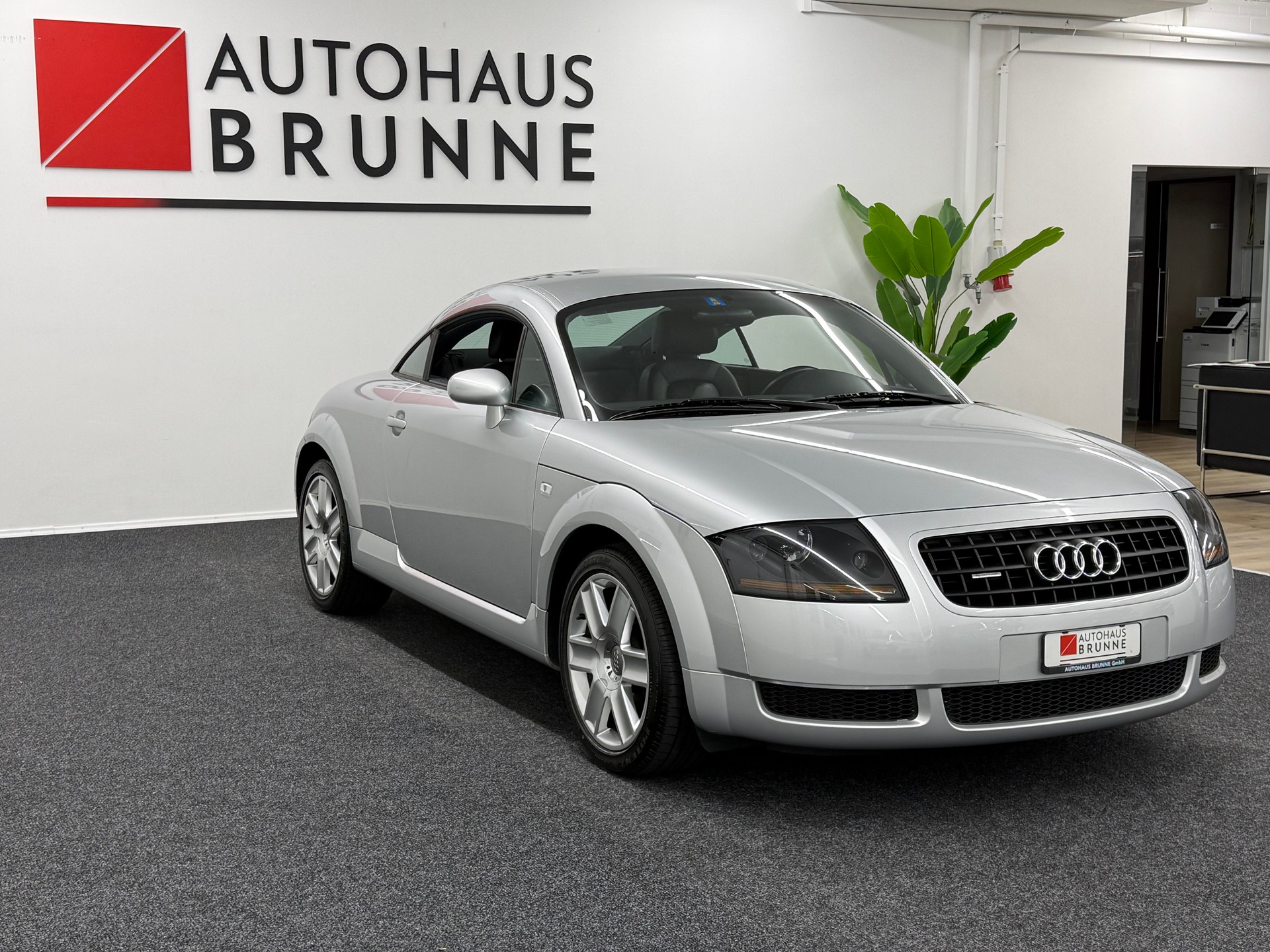 AUDI TT Coupé 1.8 T quattro-showroom-element-2