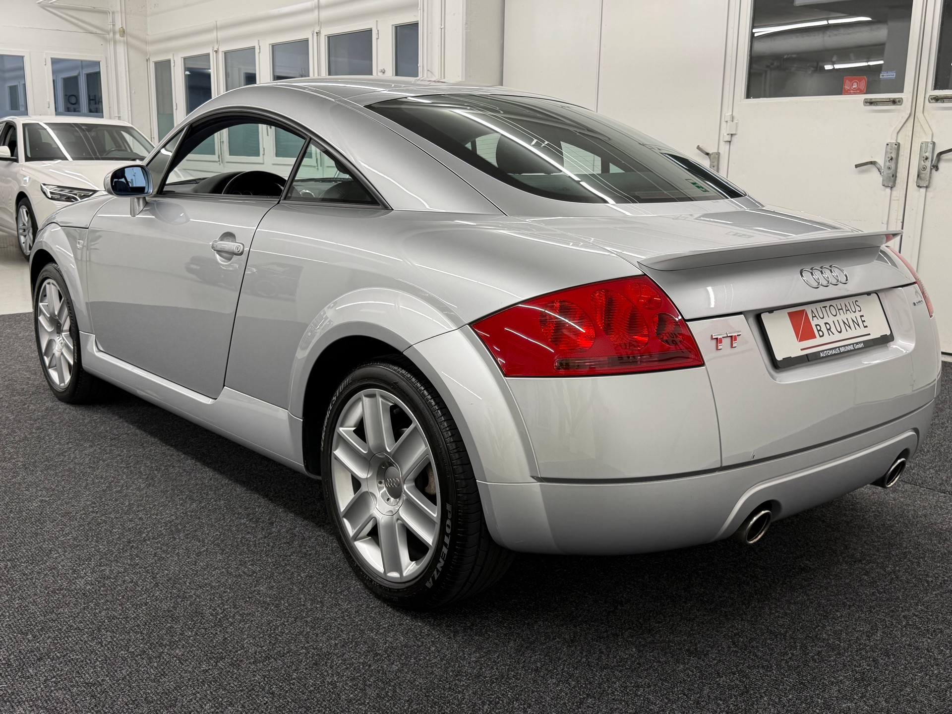 AUDI TT Coupé 1.8 T quattro-image-9