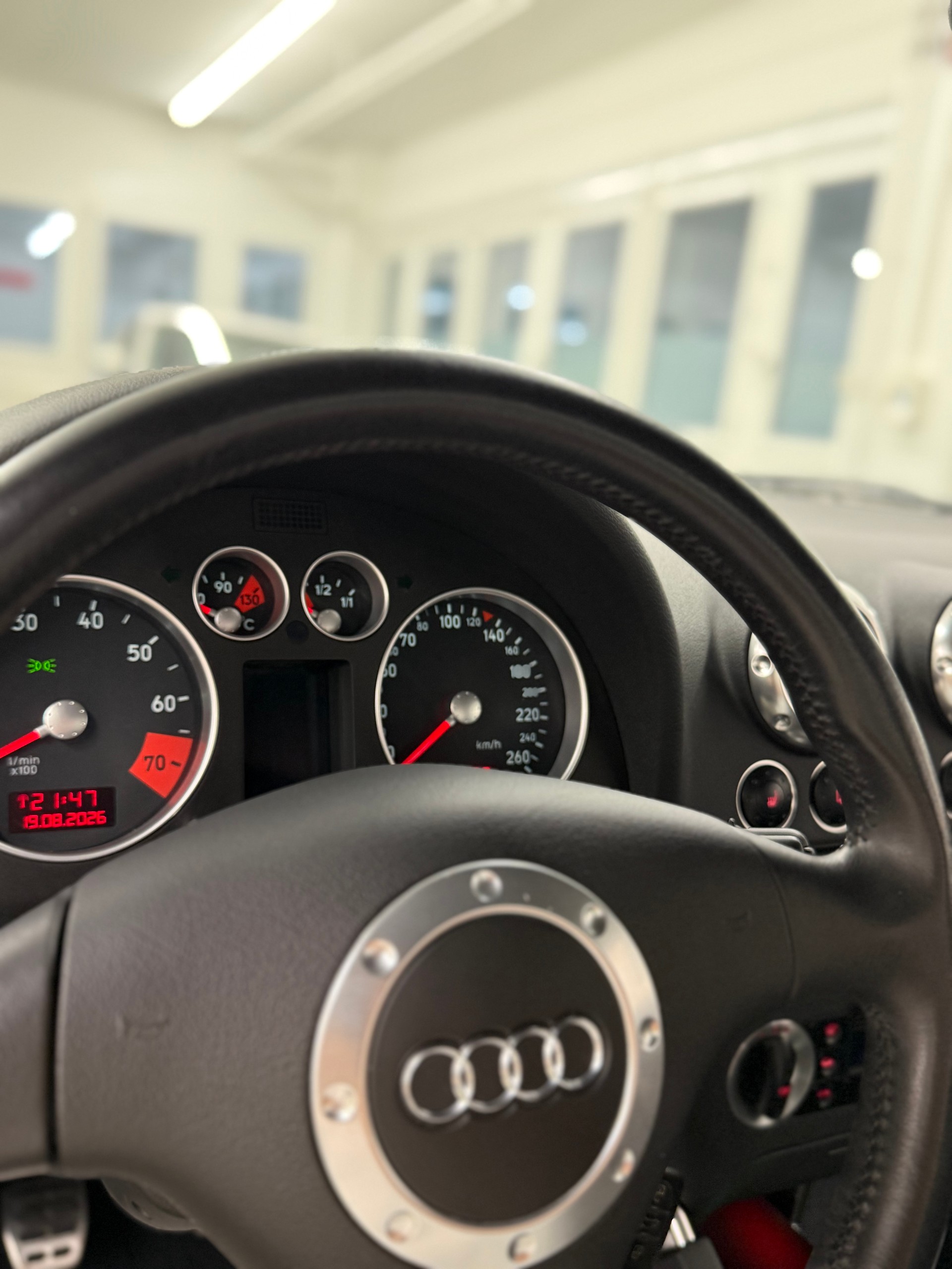 AUDI TT Coupé 1.8 T quattro-image-17