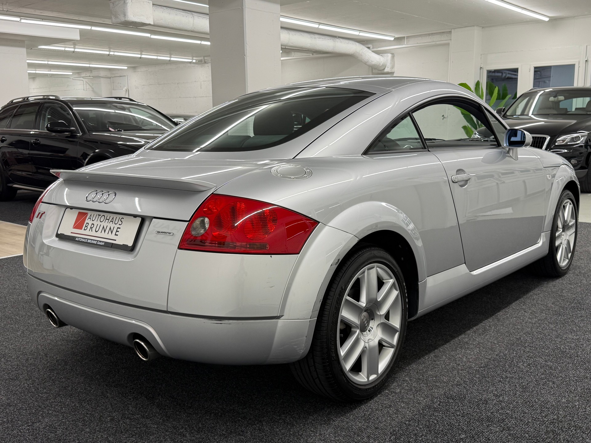 AUDI TT Coupé 1.8 T quattro-image-5