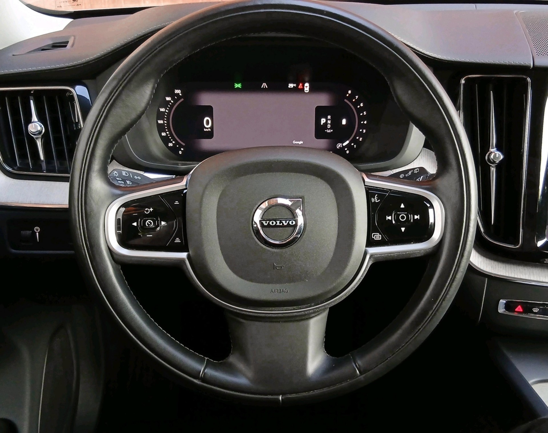 VOLVO XC60 2.0 B5 MH Inscription AWD-image-10