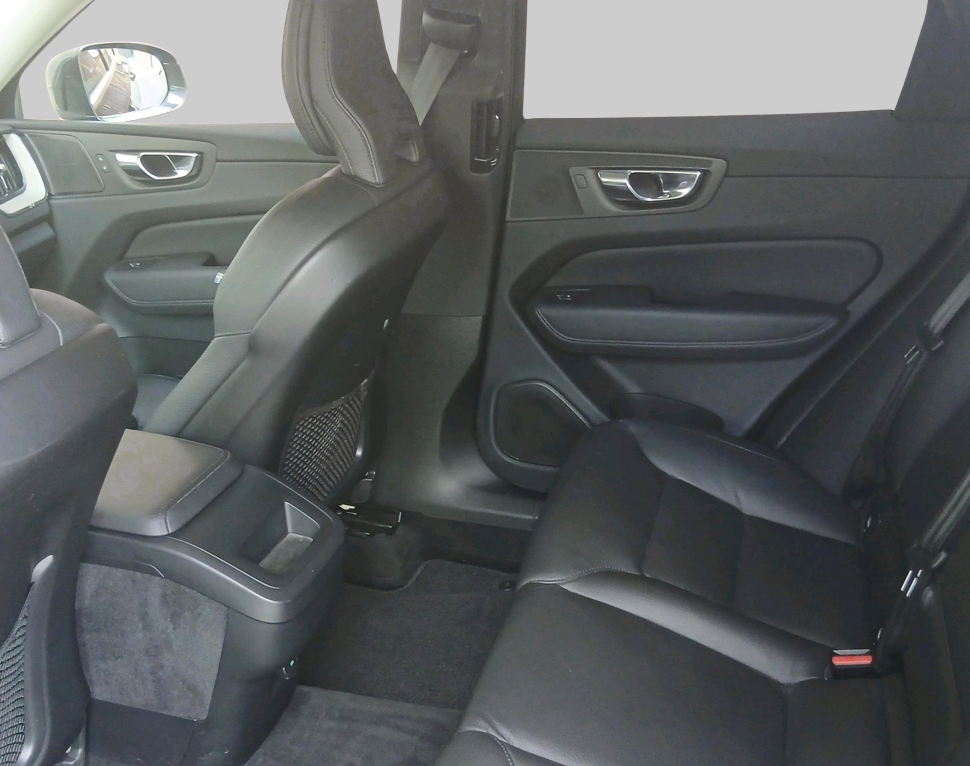 VOLVO XC60 2.0 B5 MH Inscription AWD-image-6