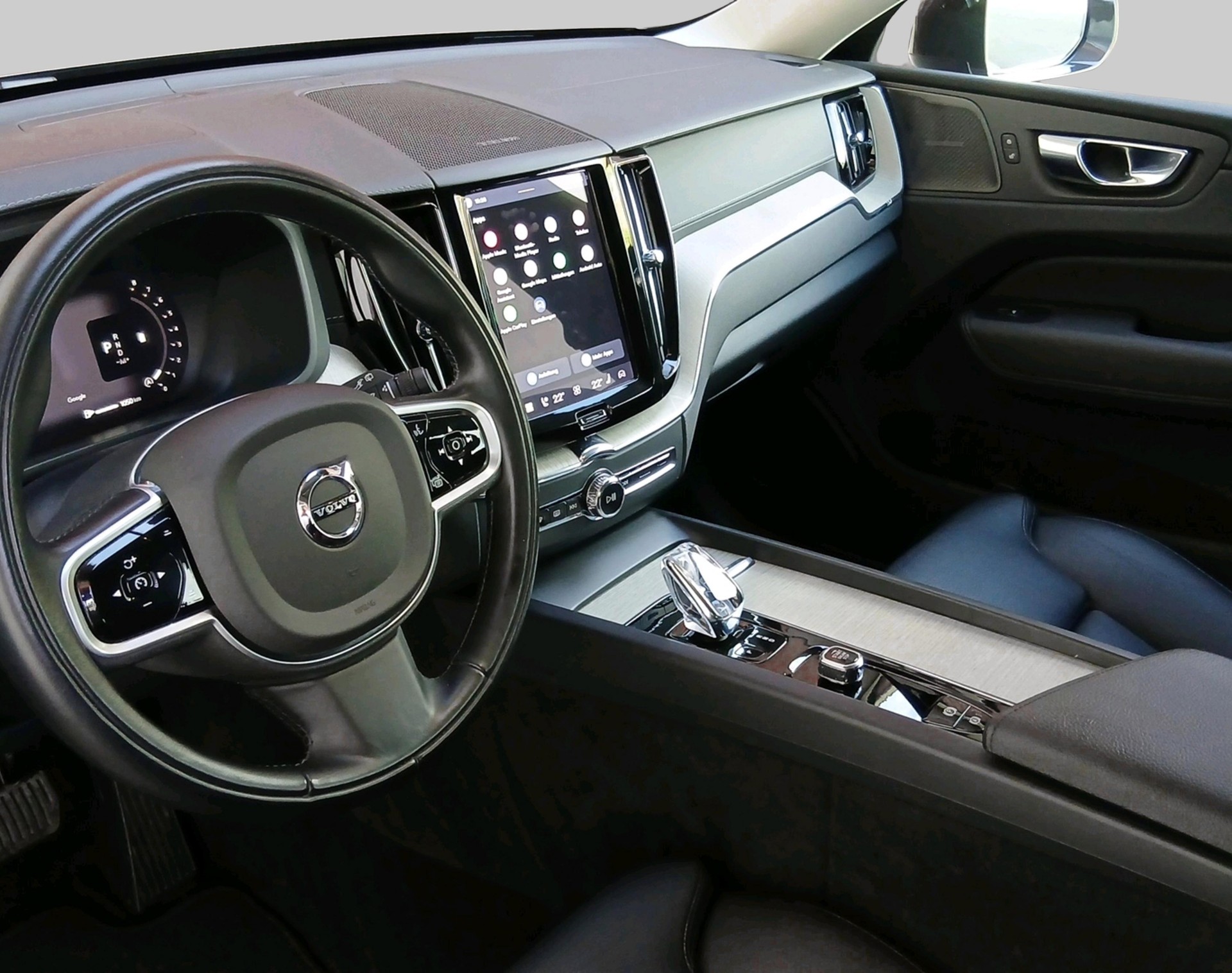 VOLVO XC60 2.0 B5 MH Inscription AWD-image-15