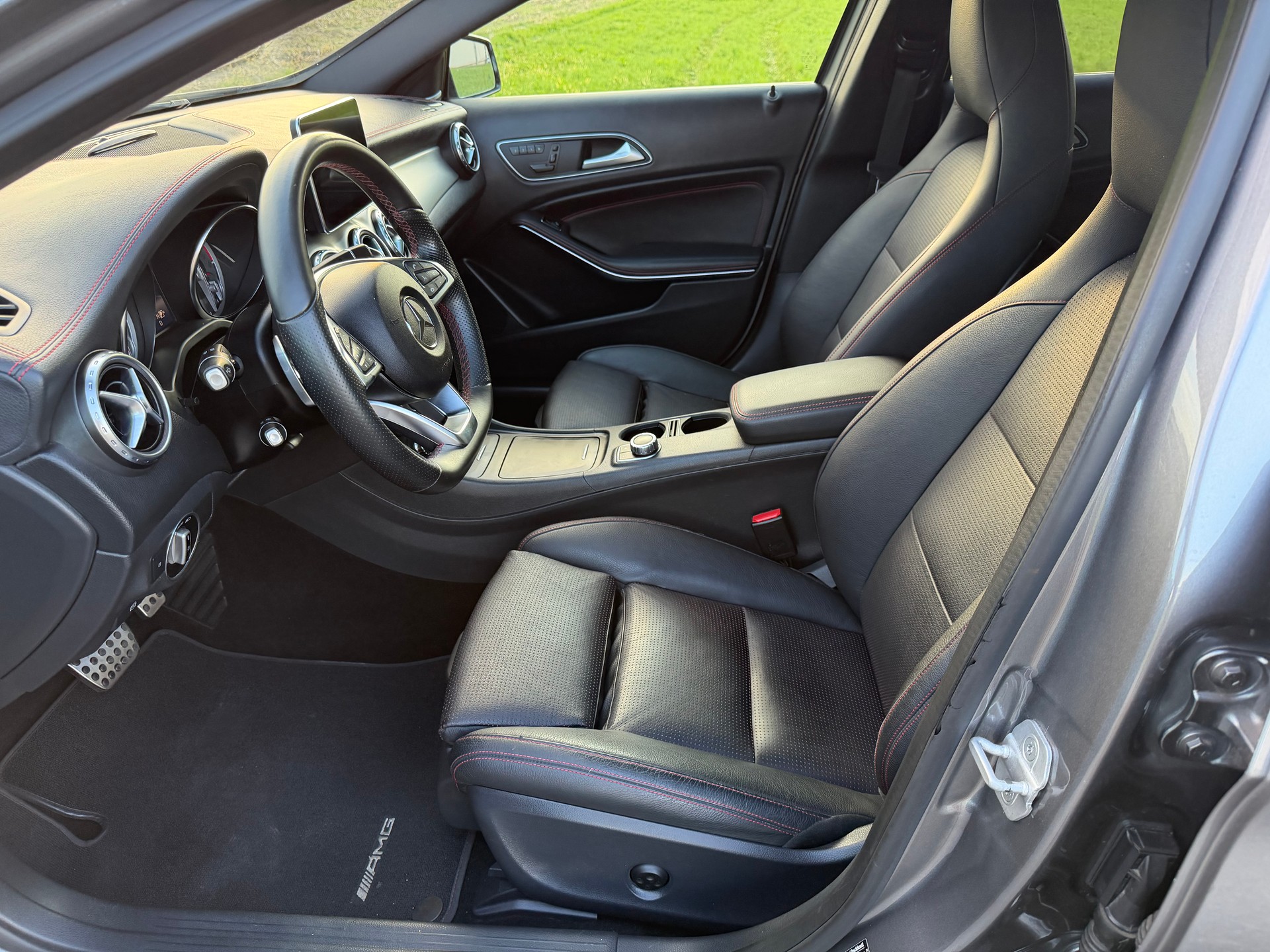 MERCEDES-BENZ GLA 220 d AMG Line 4Matic 7G-DCT-image-6
