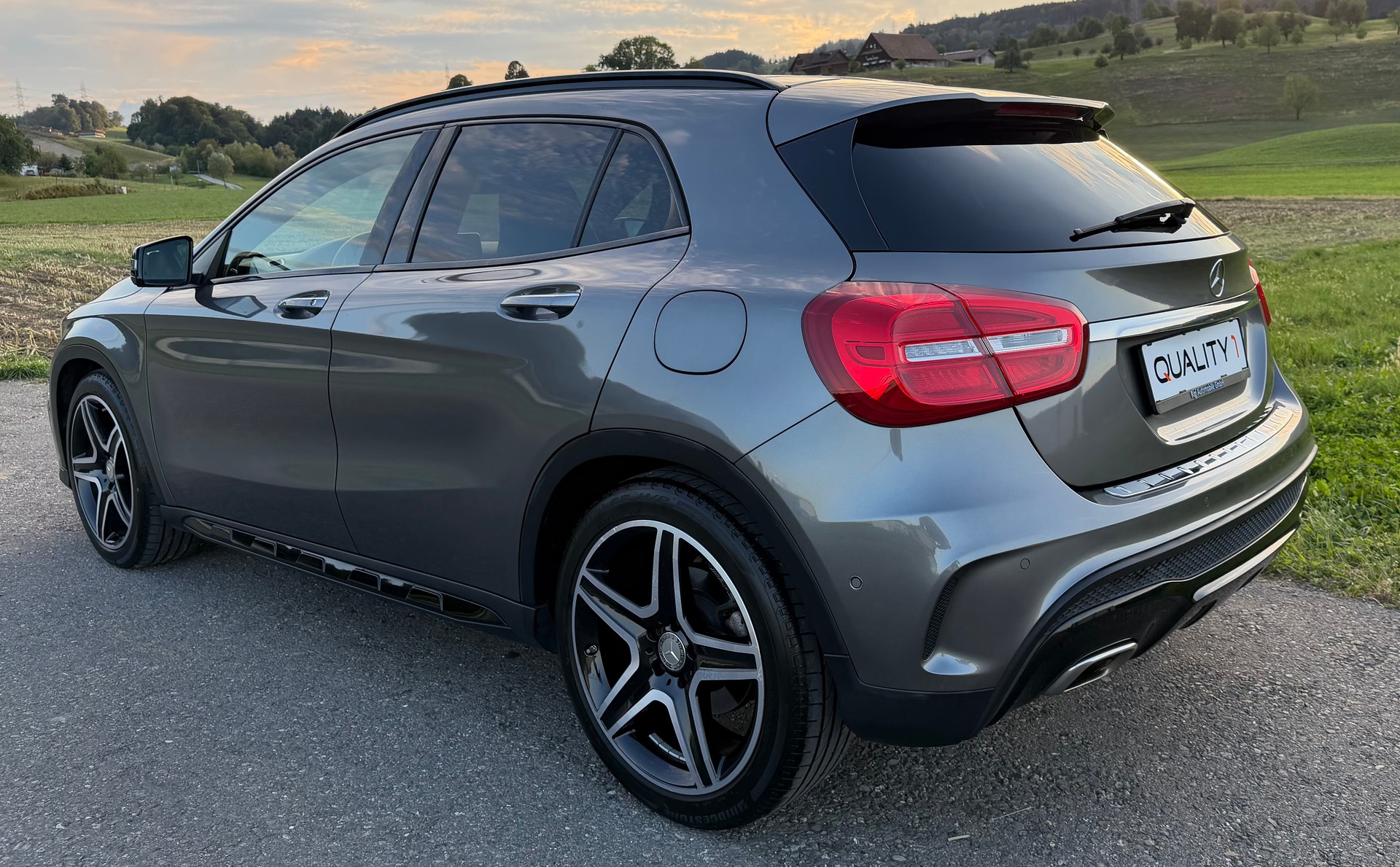 MERCEDES-BENZ GLA 220 d AMG Line 4Matic 7G-DCT-image-3