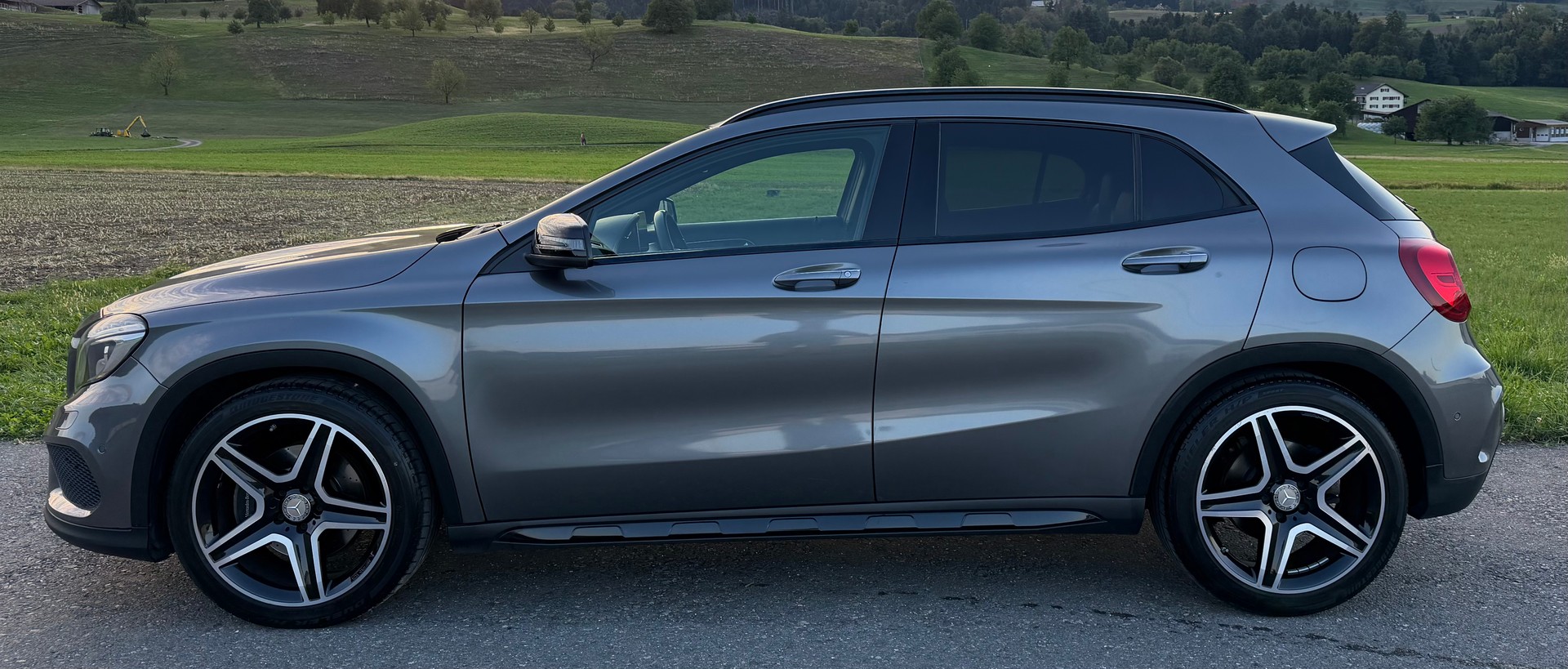 MERCEDES-BENZ GLA 220 d AMG Line 4Matic 7G-DCT-image-2