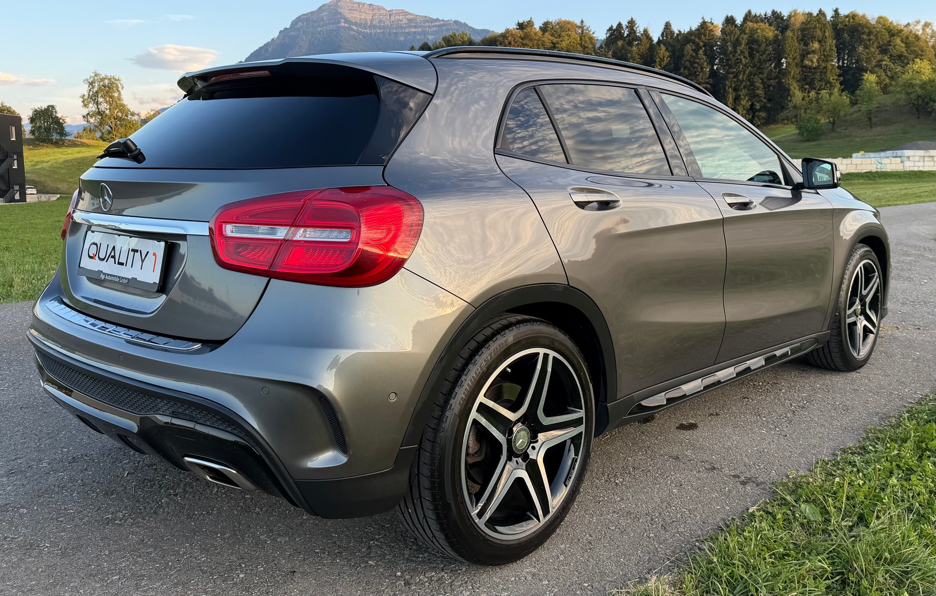 MERCEDES-BENZ GLA 220 d AMG Line 4Matic 7G-DCT-image-5