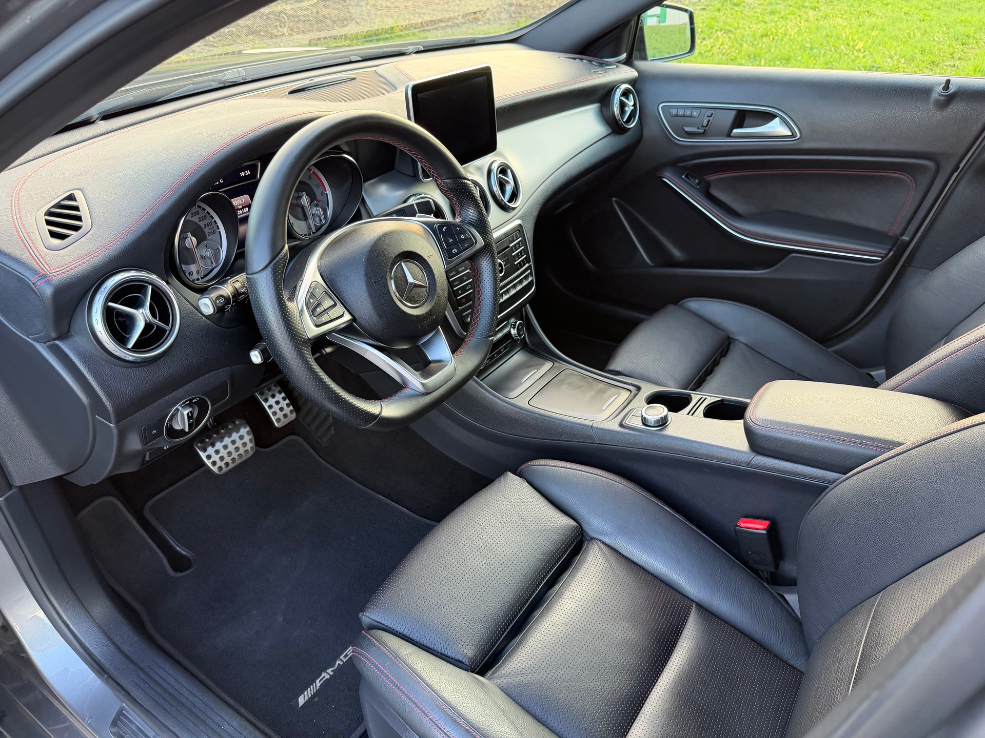 MERCEDES-BENZ GLA 220 d AMG Line 4Matic 7G-DCT-image-7