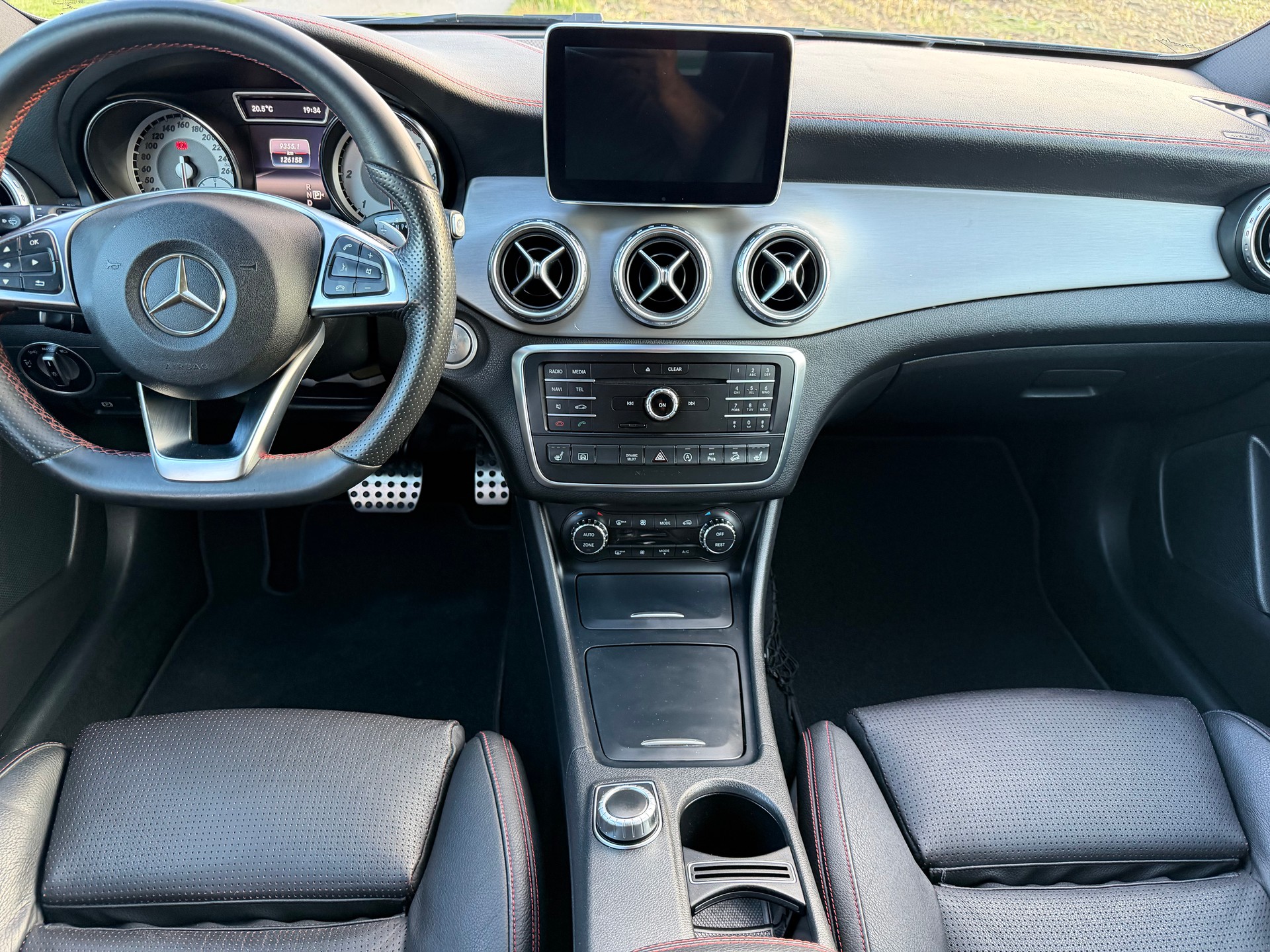 MERCEDES-BENZ GLA 220 d AMG Line 4Matic 7G-DCT-image-13