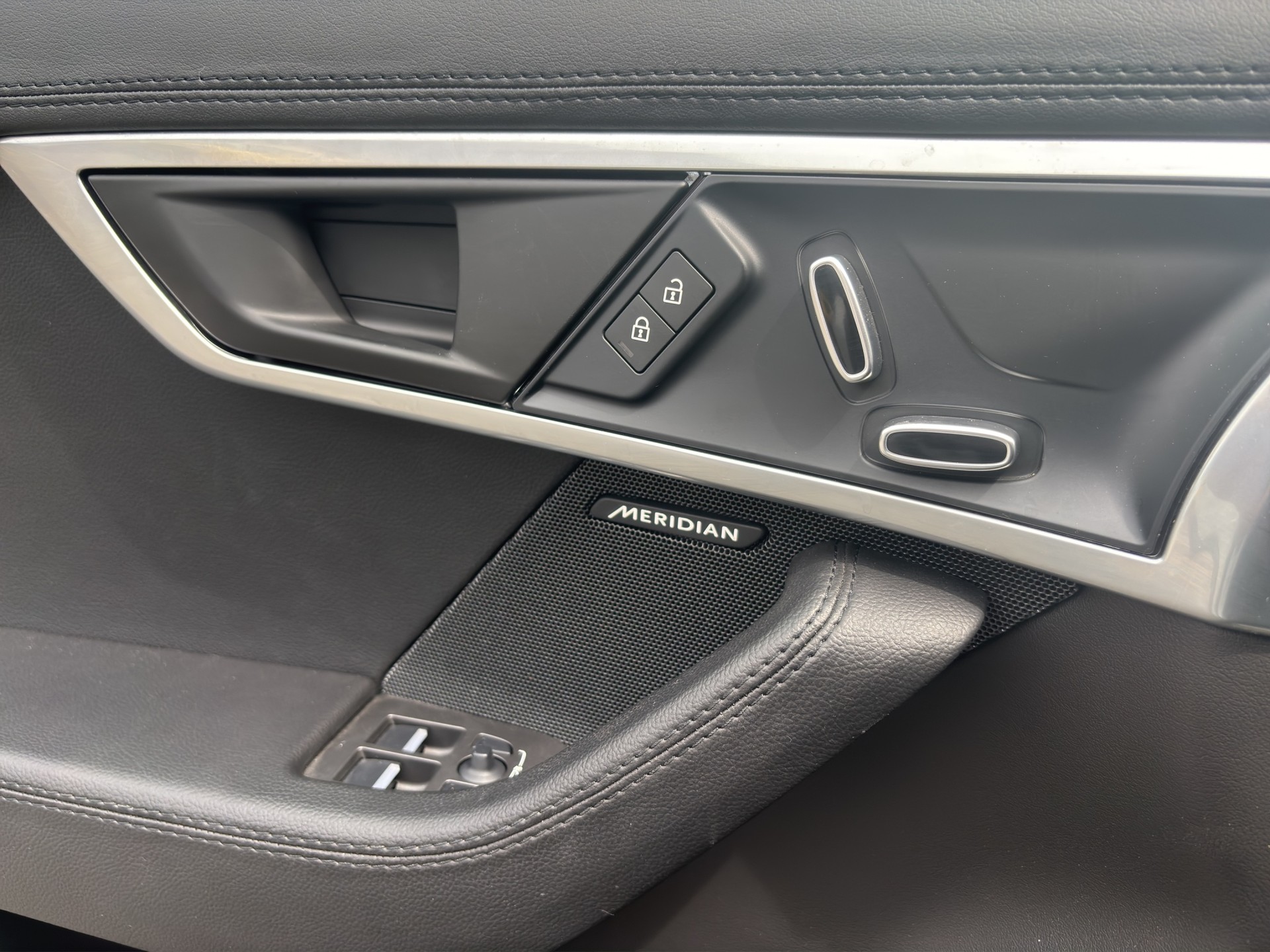 JAGUAR F-Type Convertible 5.0 V8 First Edition Automatik-image-12