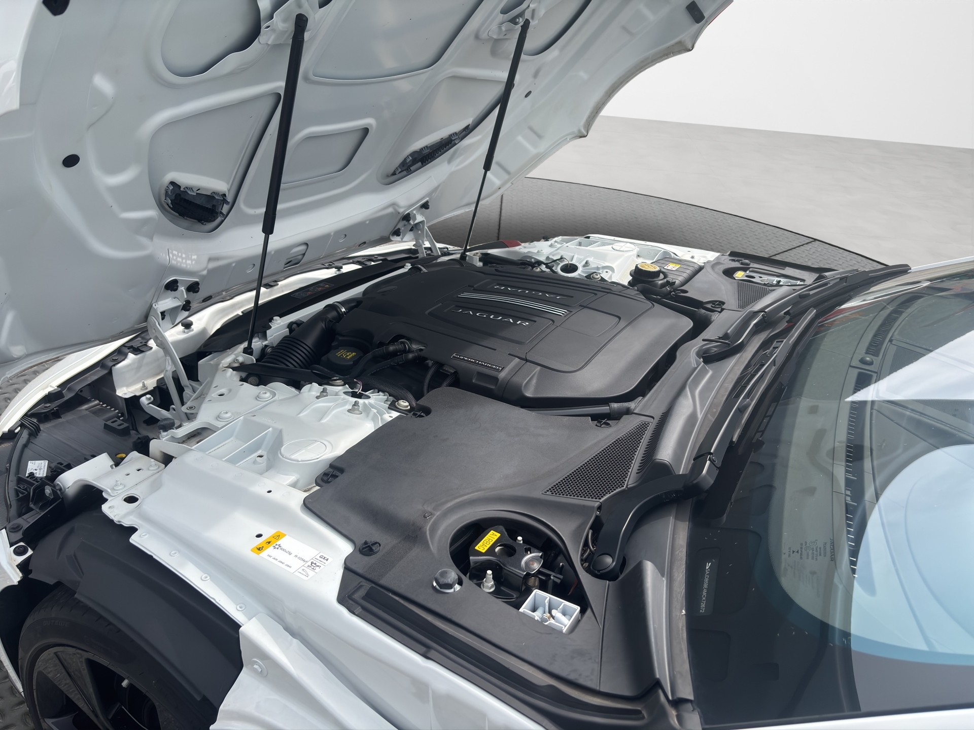 JAGUAR F-Type Convertible 5.0 V8 First Edition Automatik-image-15