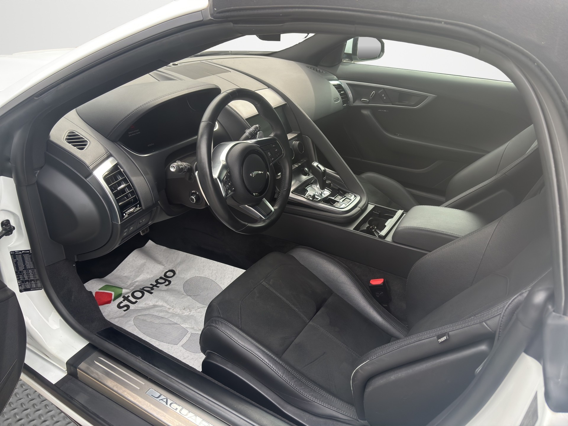 JAGUAR F-Type Convertible 5.0 V8 First Edition Automatik-image-8
