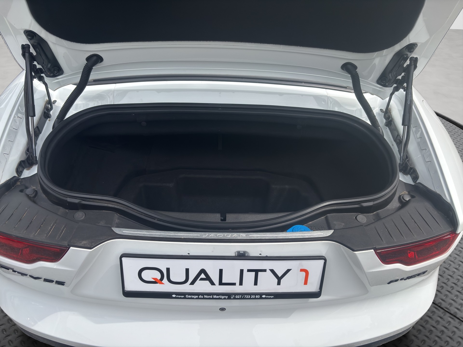 JAGUAR F-Type Convertible 5.0 V8 First Edition Automatik-image-14