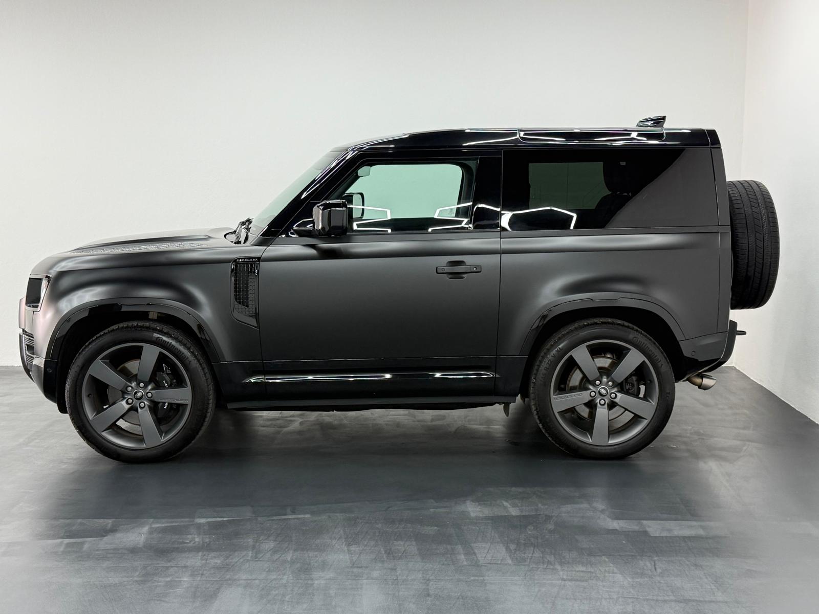 LAND ROVER Defender 90 525 V8 5.0 AT8-image-2