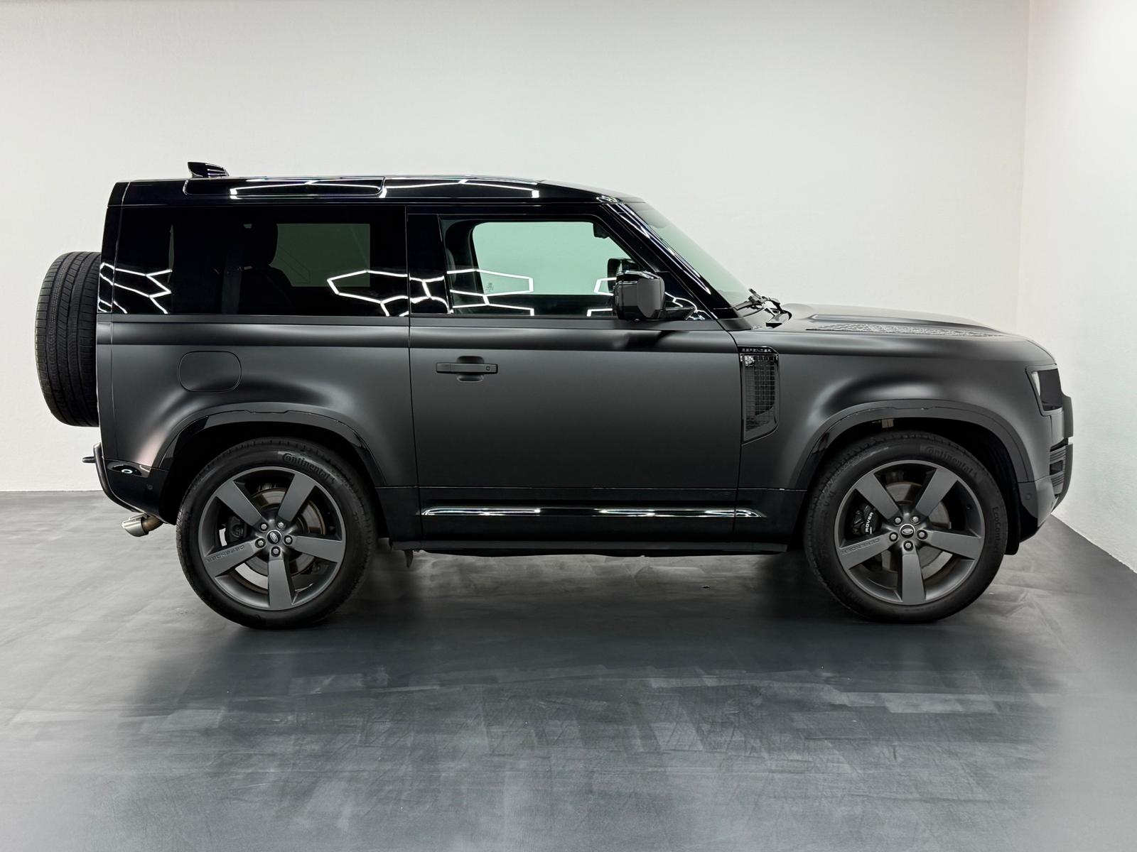 LAND ROVER Defender 90 525 V8 5.0 AT8-image-3