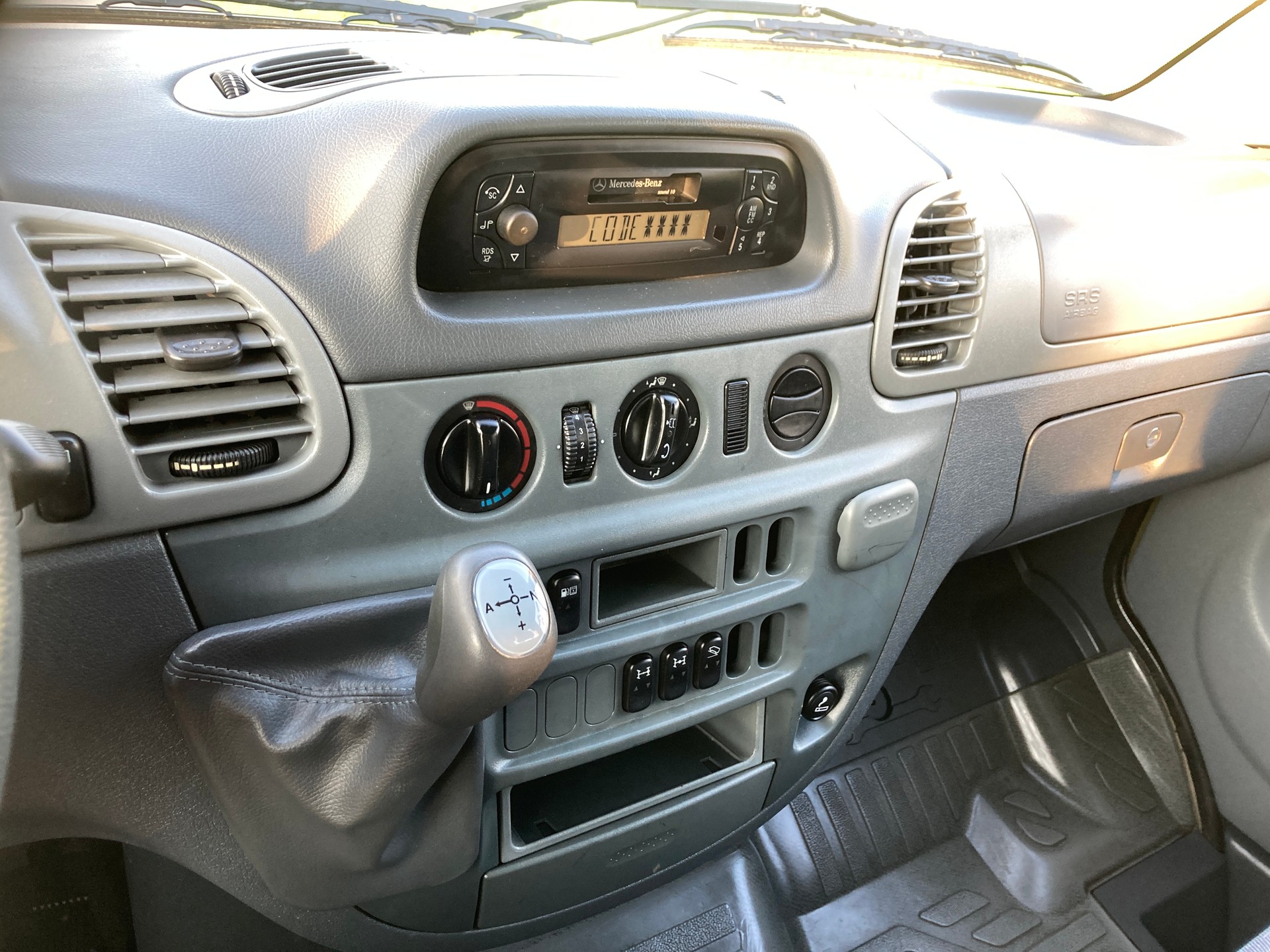 MERCEDES-BENZ Sprinter 313 CDI 4x4 mit Geländeuntersetzung und 11 Sitzen-image-10