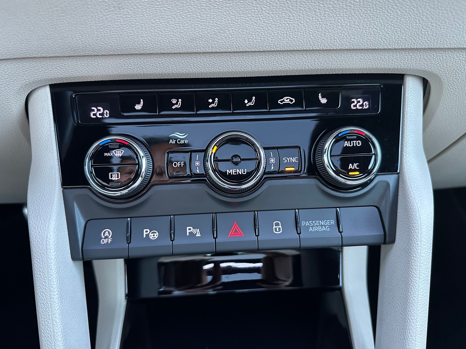 SKODA Karoq 2.0 TDI CR Style 4x4 DSG-image-20