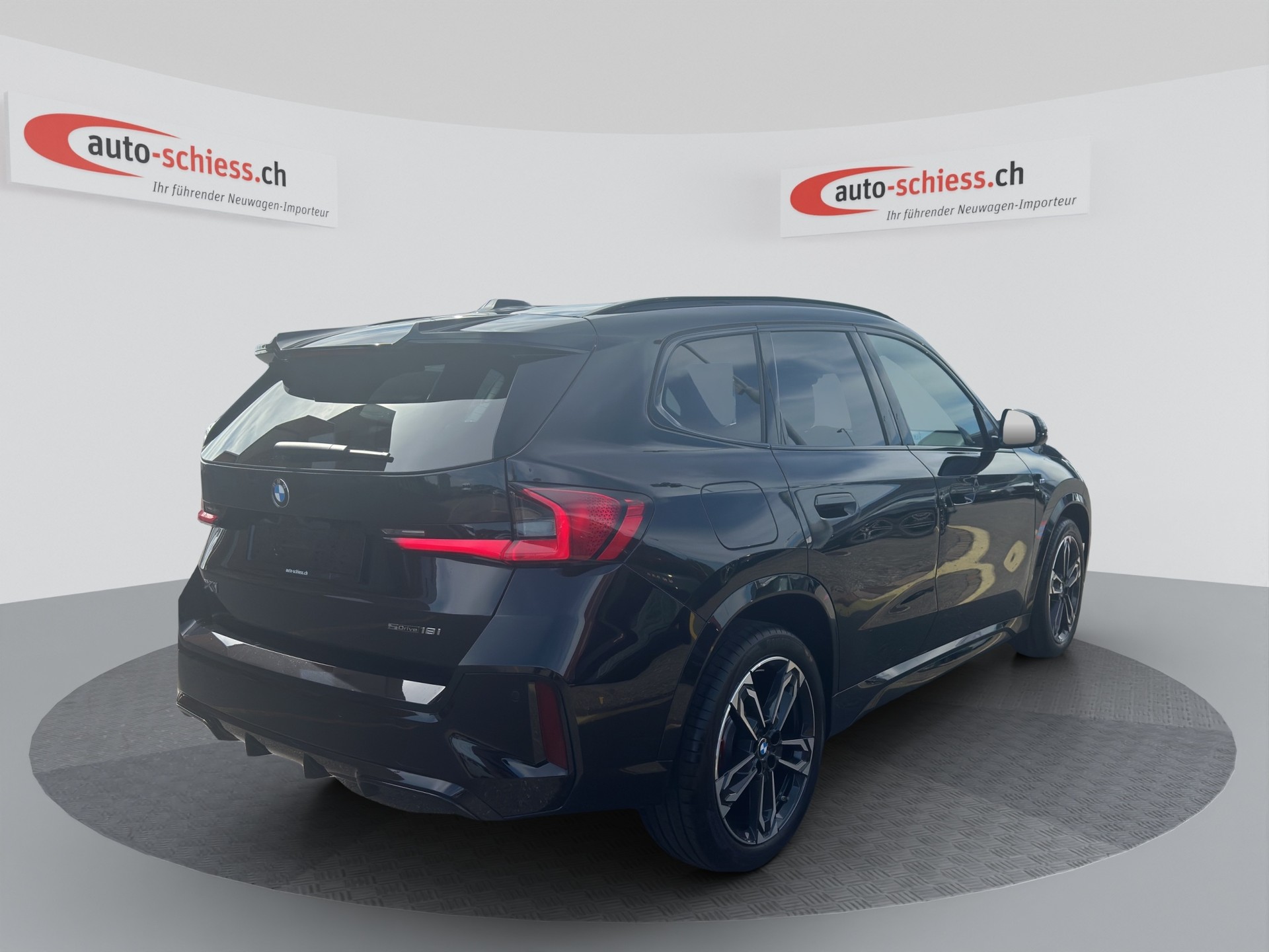 BMW X1 sDrive 18i M Sport Pro Shadow Line-image-2