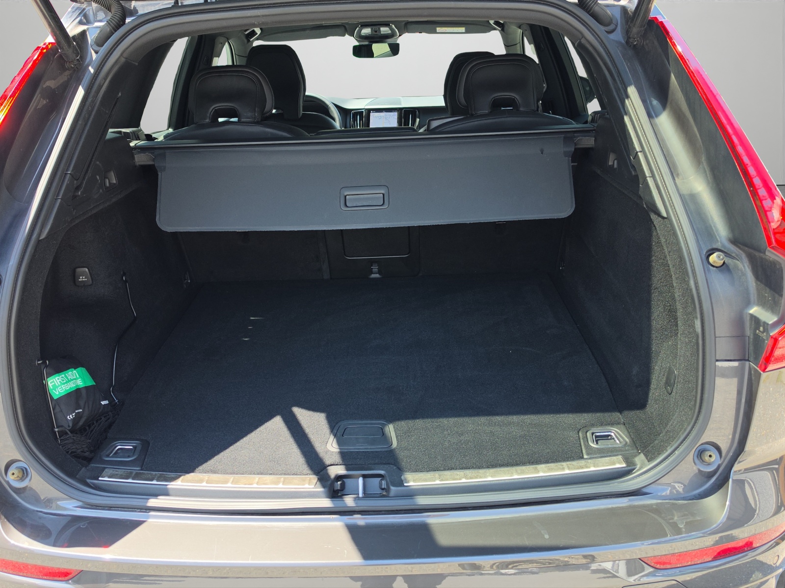 VOLVO XC60 2.0 T6 TE R-Design eAWD-image-16