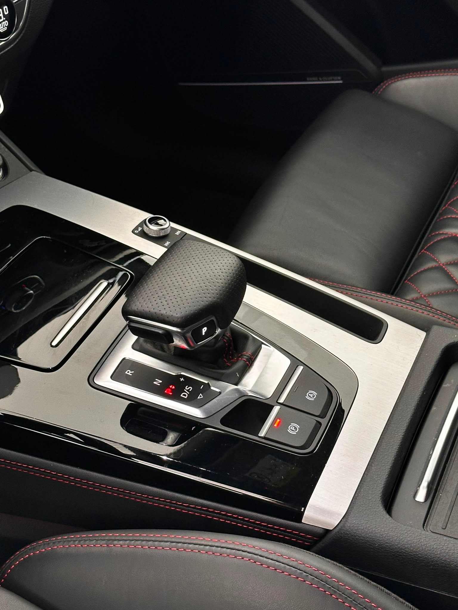 AUDI Q5 Sportback 40 TDI S line quattro S-tronic-image-9