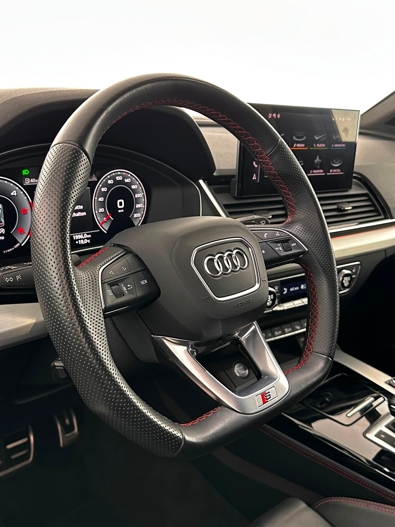 AUDI Q5 Sportback 40 TDI S line quattro S-tronic-image-5