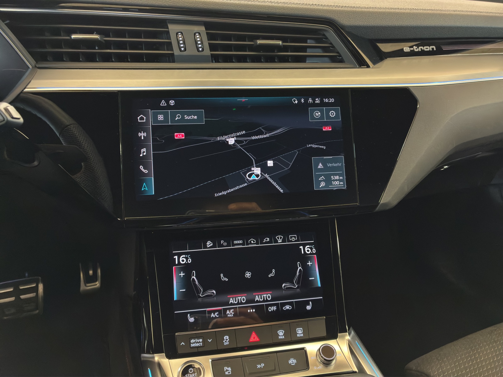 AUDI Q8 55 e-tron S line quattro-image-10