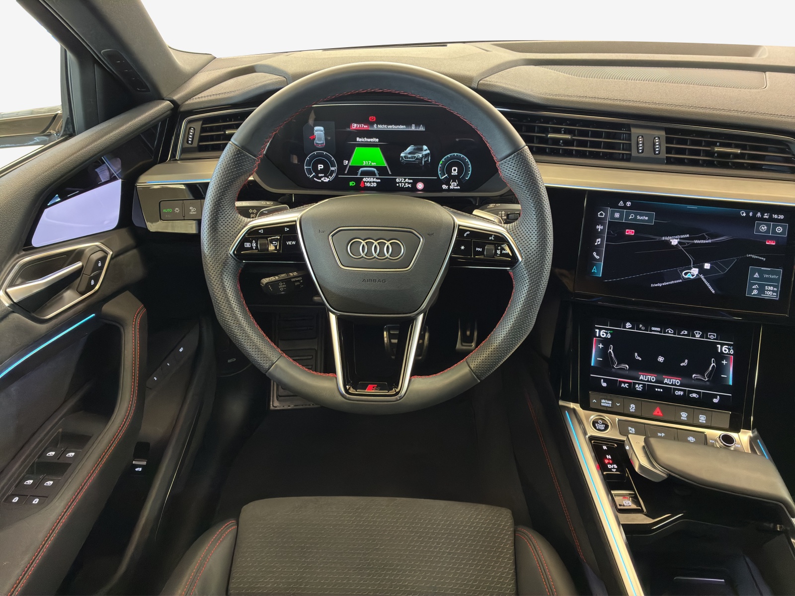 AUDI Q8 55 e-tron S line quattro-image-8