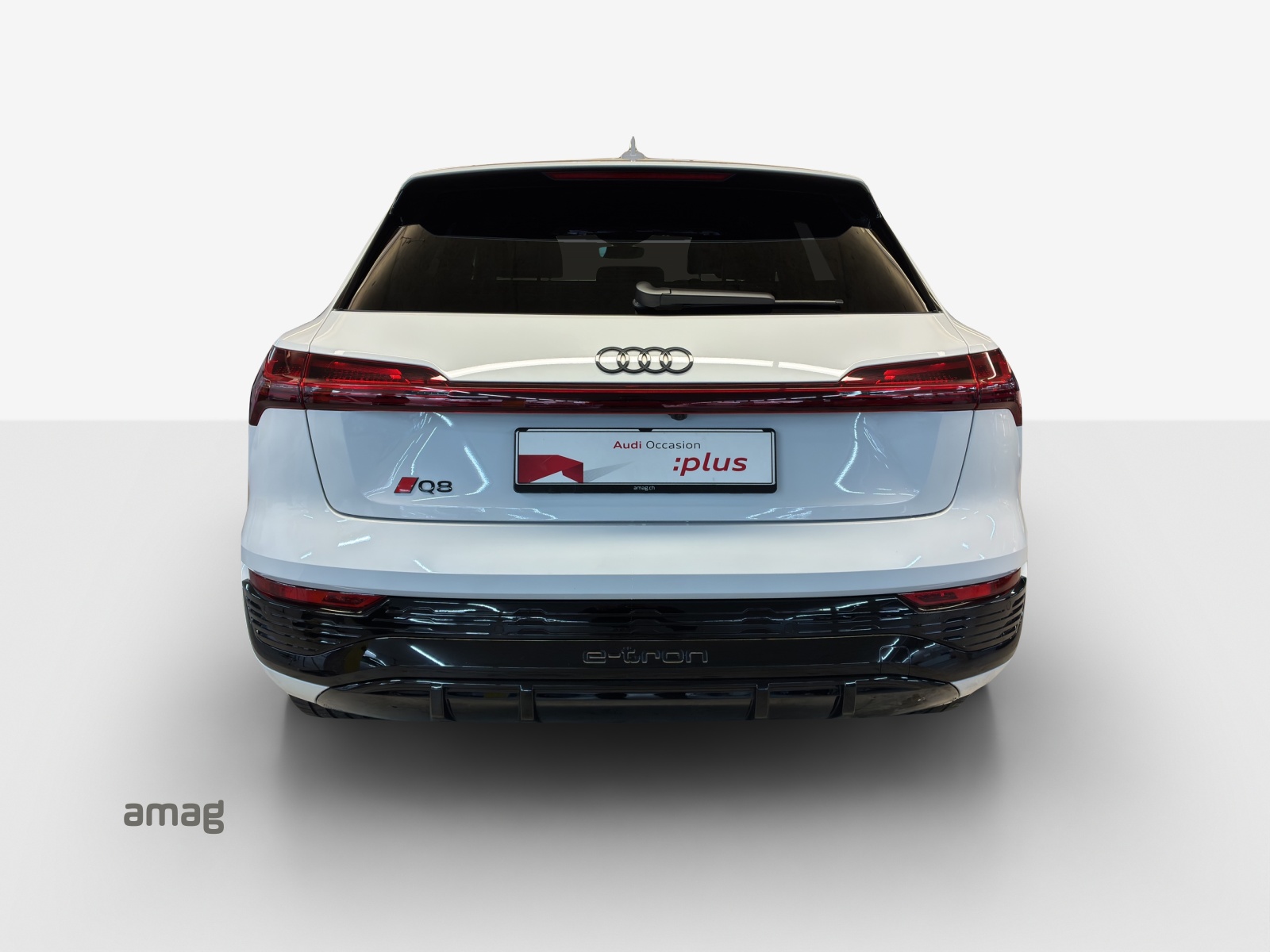 AUDI Q8 55 e-tron S line quattro-image-3