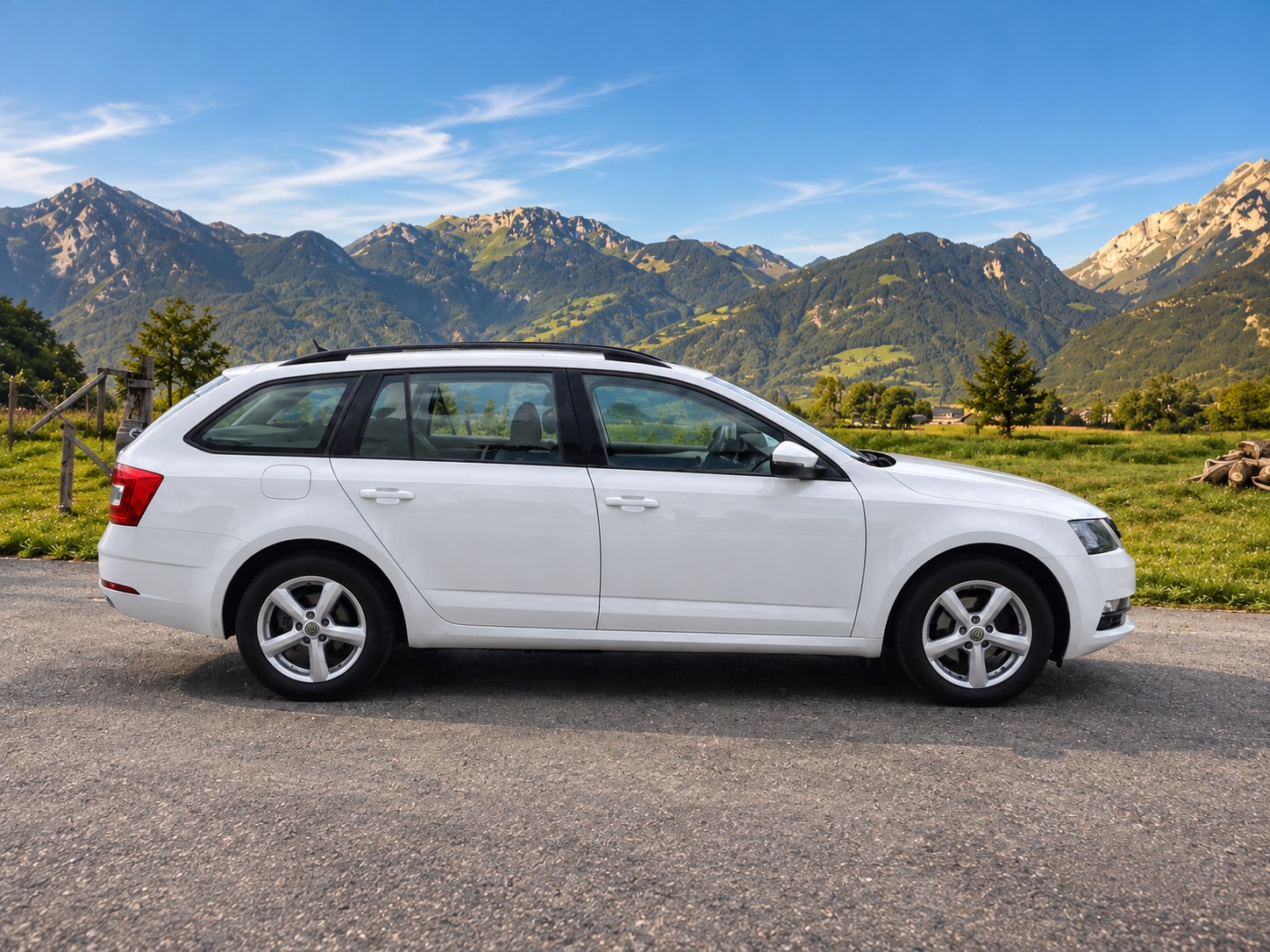 SKODA Octavia Combi 1.6 TDI Active DSG-image-2