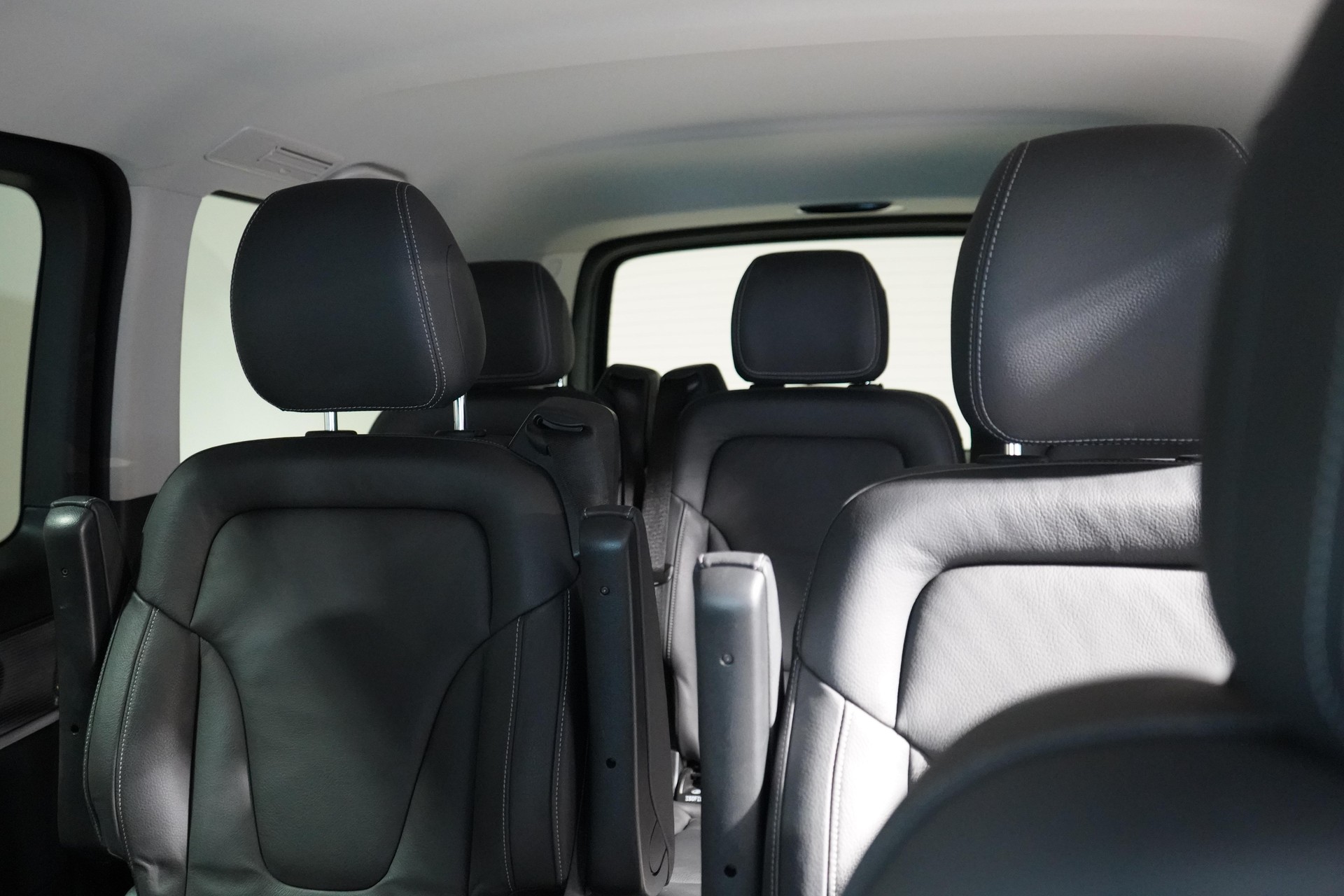 MERCEDES-BENZ V 250 d Avantgarde lang 4matic Van-image-13