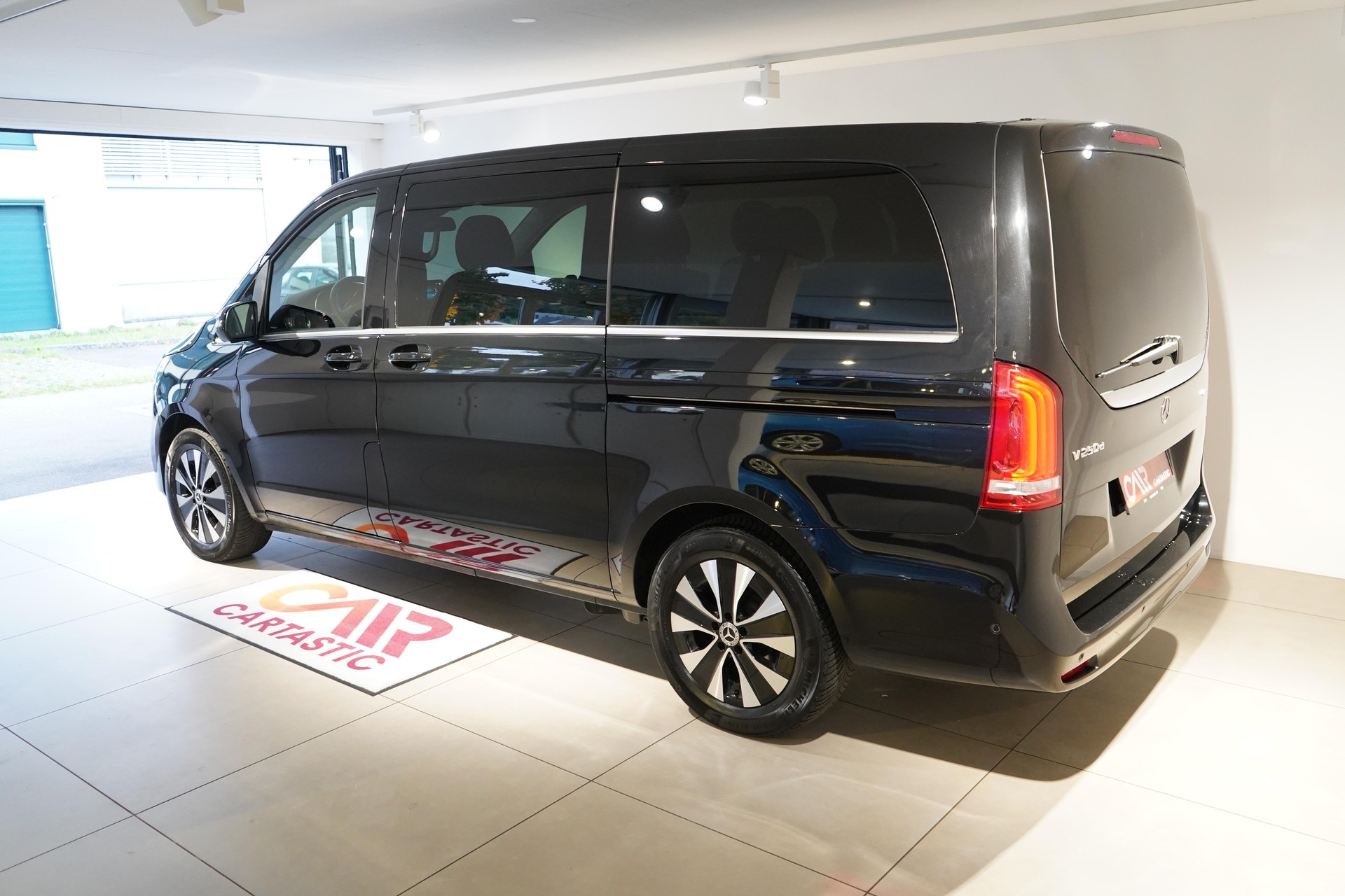 MERCEDES-BENZ V 250 d Avantgarde lang 4matic Van-showroom-element-2