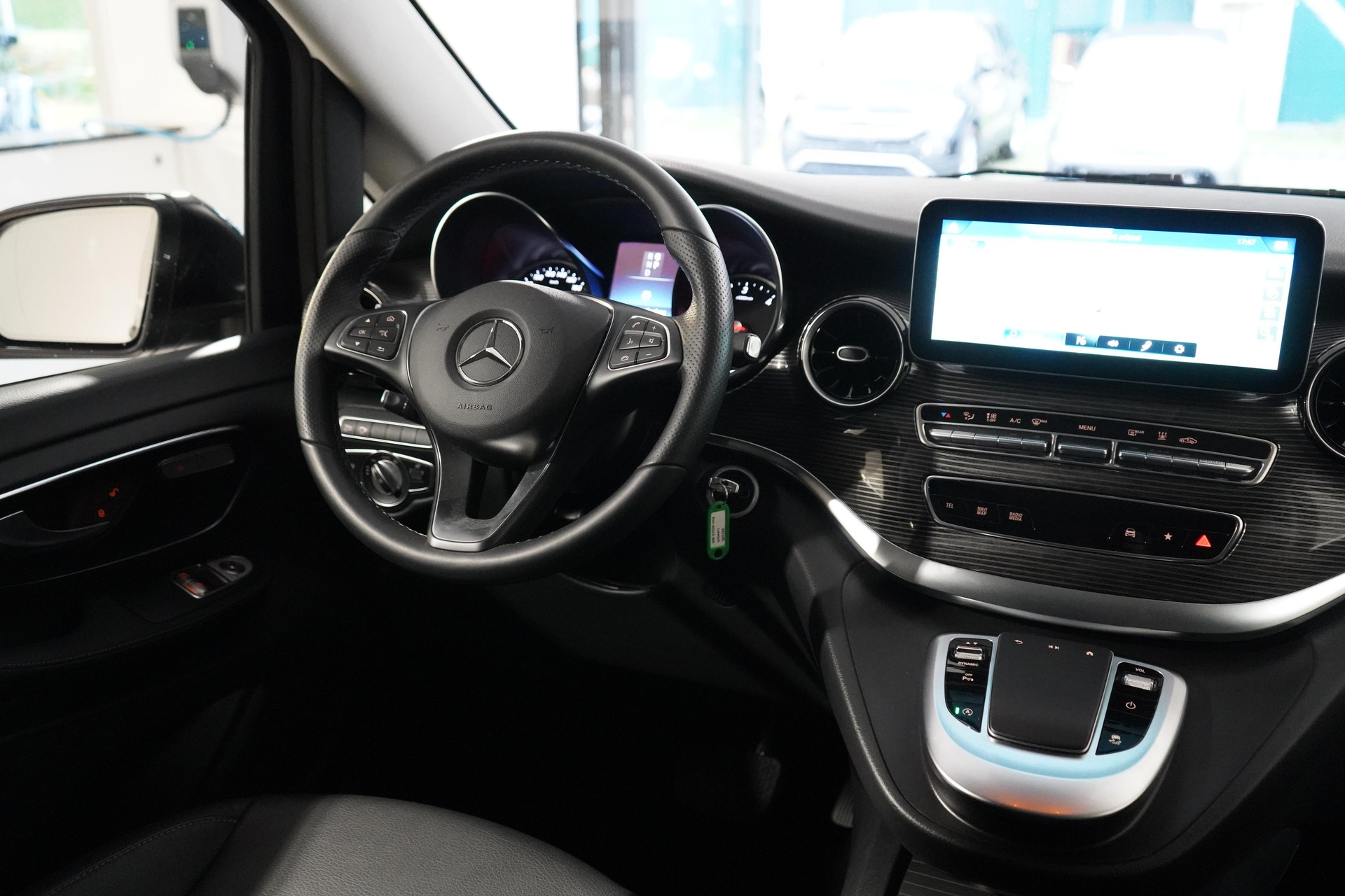 MERCEDES-BENZ V 250 d Avantgarde lang 4matic Van-image-8