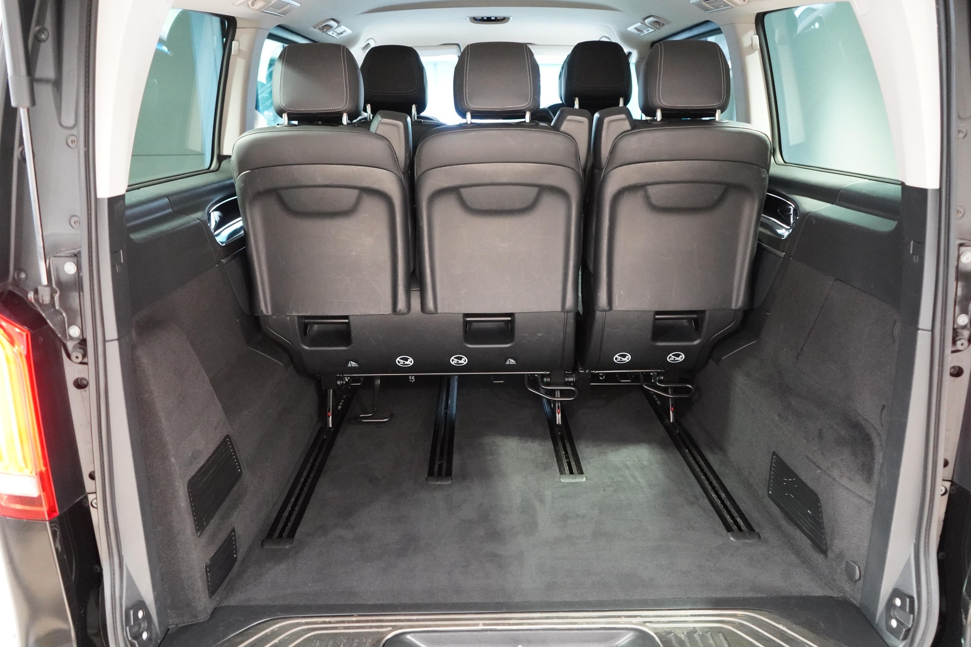 MERCEDES-BENZ V 250 d Avantgarde lang 4matic Van-image-4